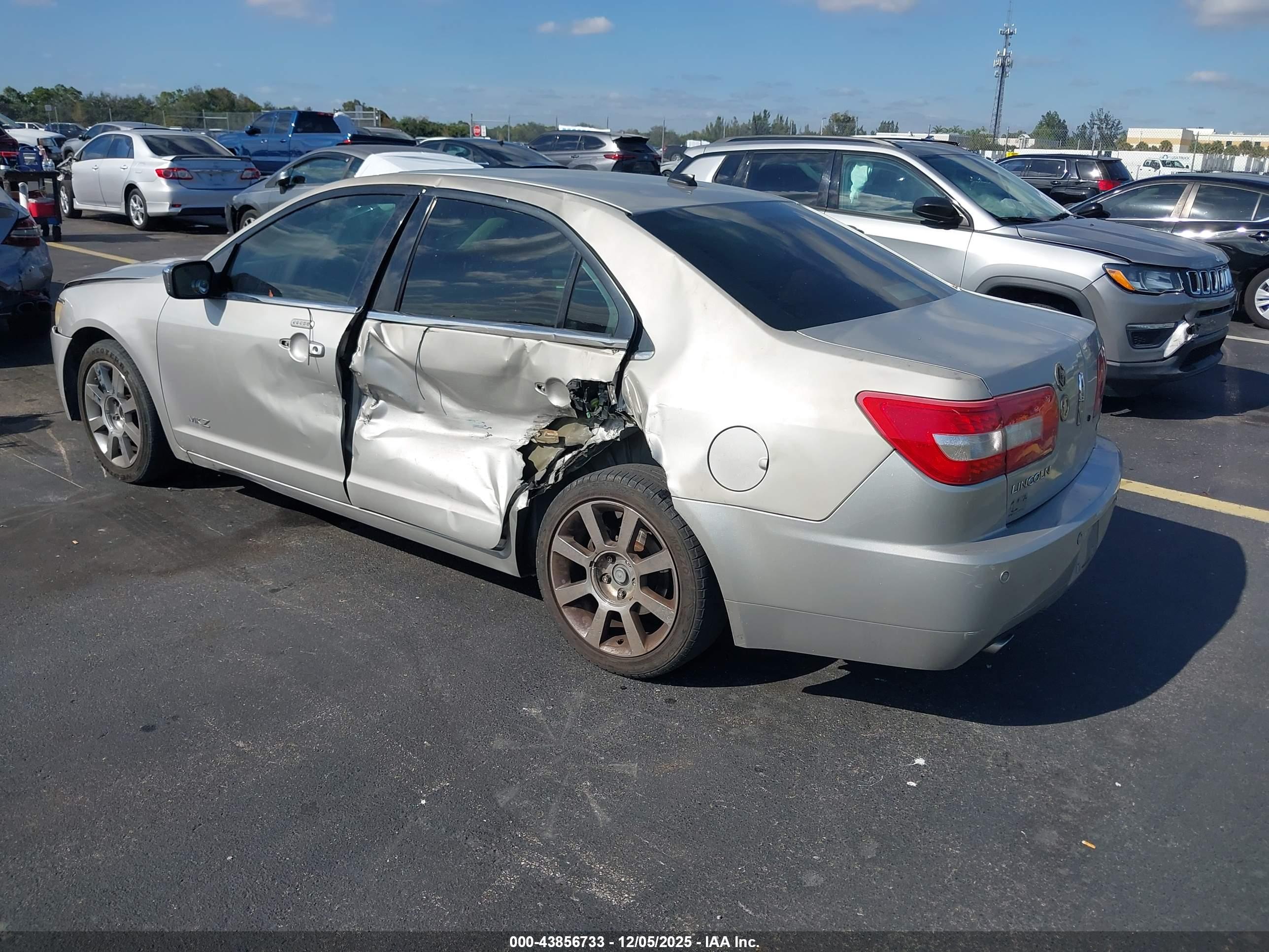 LINCOLN MKZ image 3