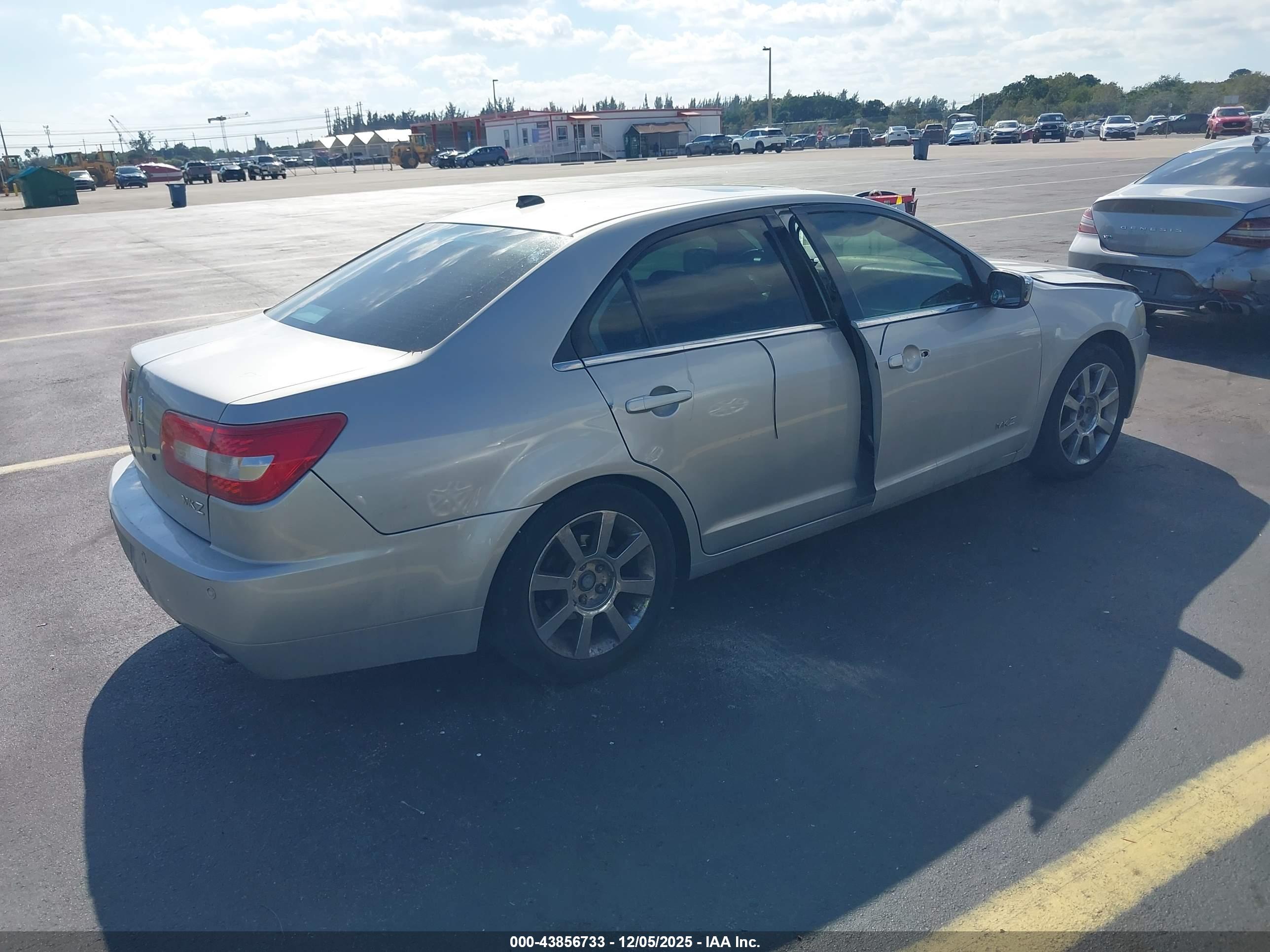 LINCOLN MKZ image 4