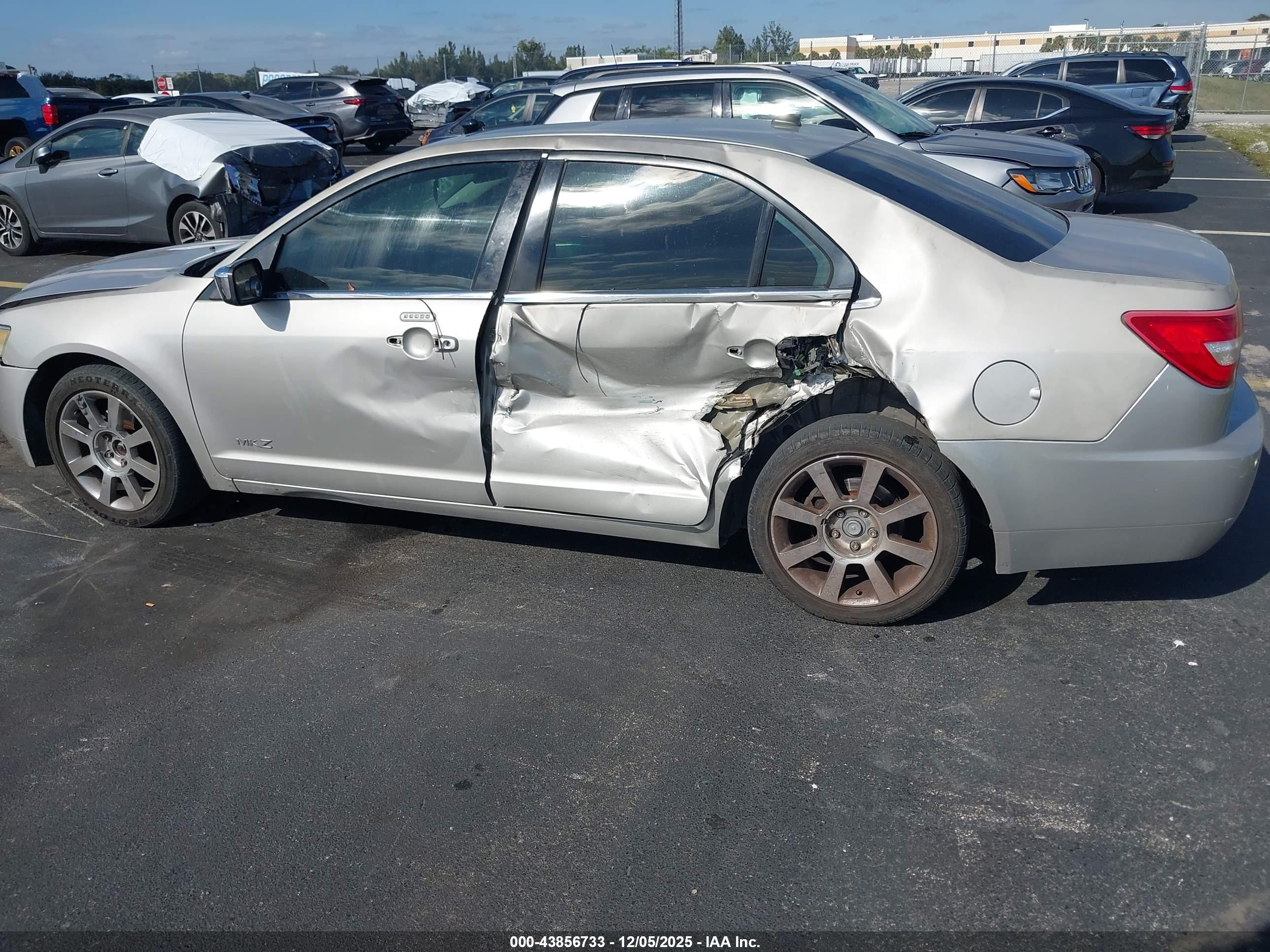 LINCOLN MKZ image 6