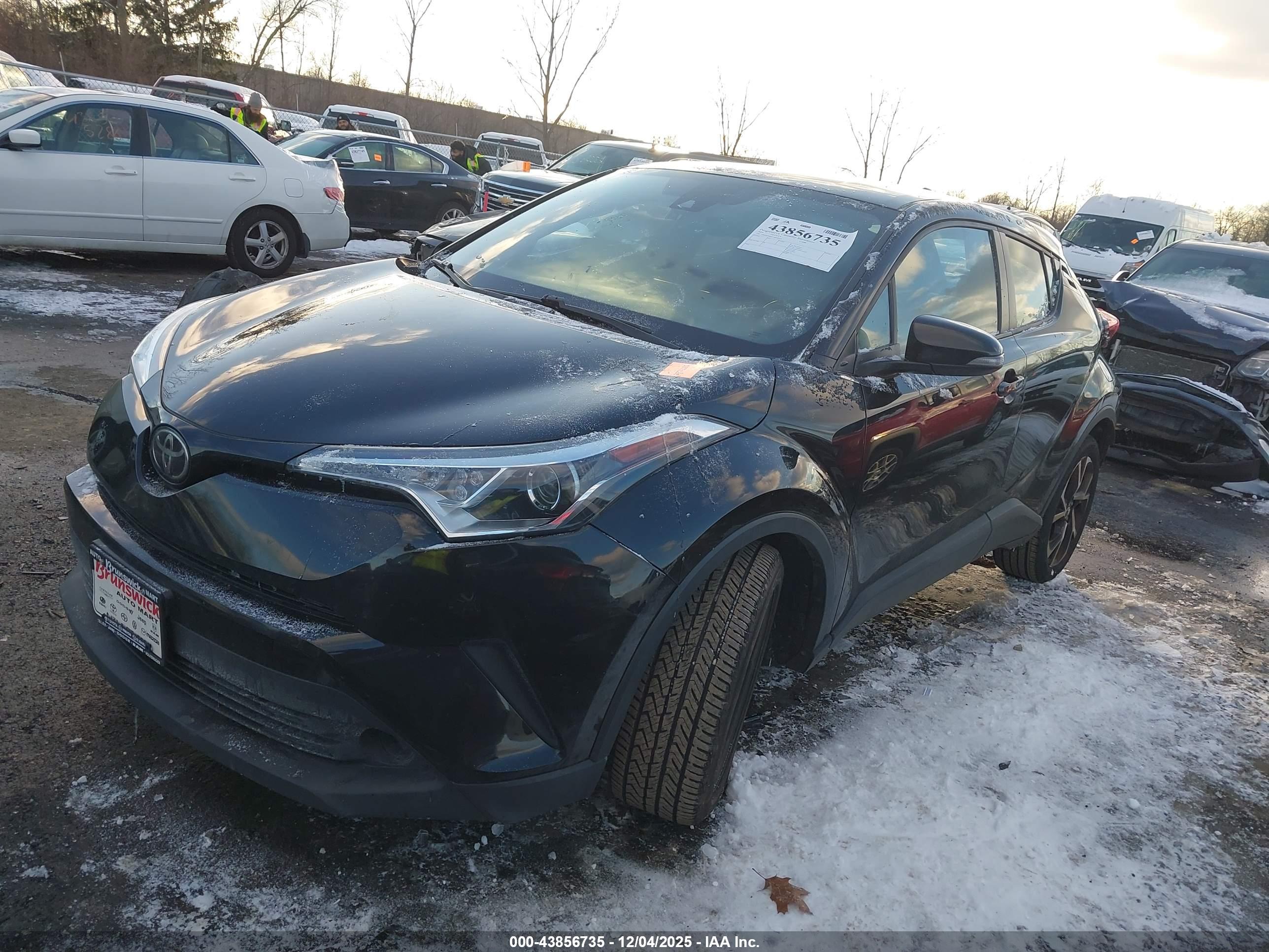 TOYOTA C-HR image 2