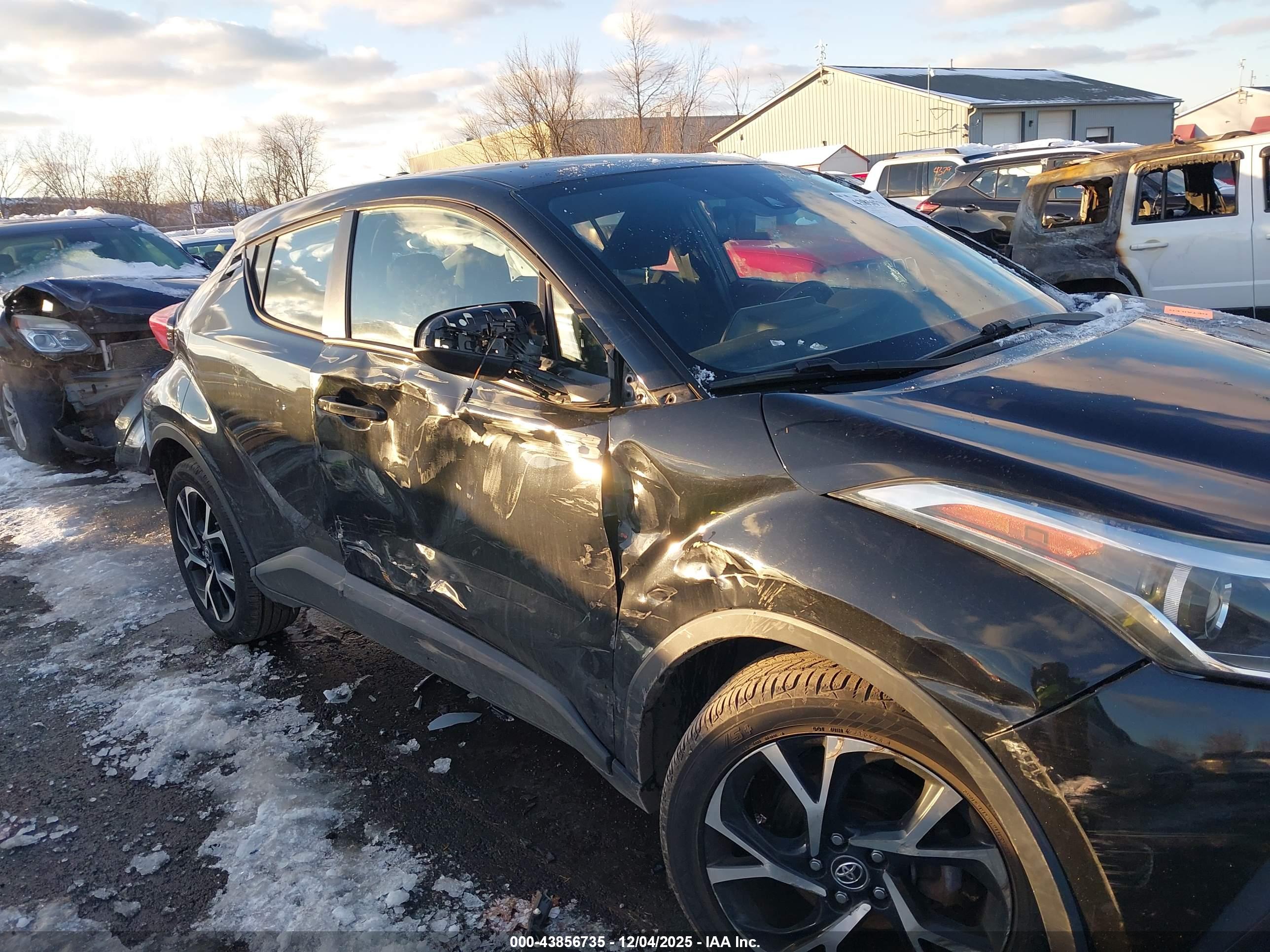 TOYOTA C-HR image 6