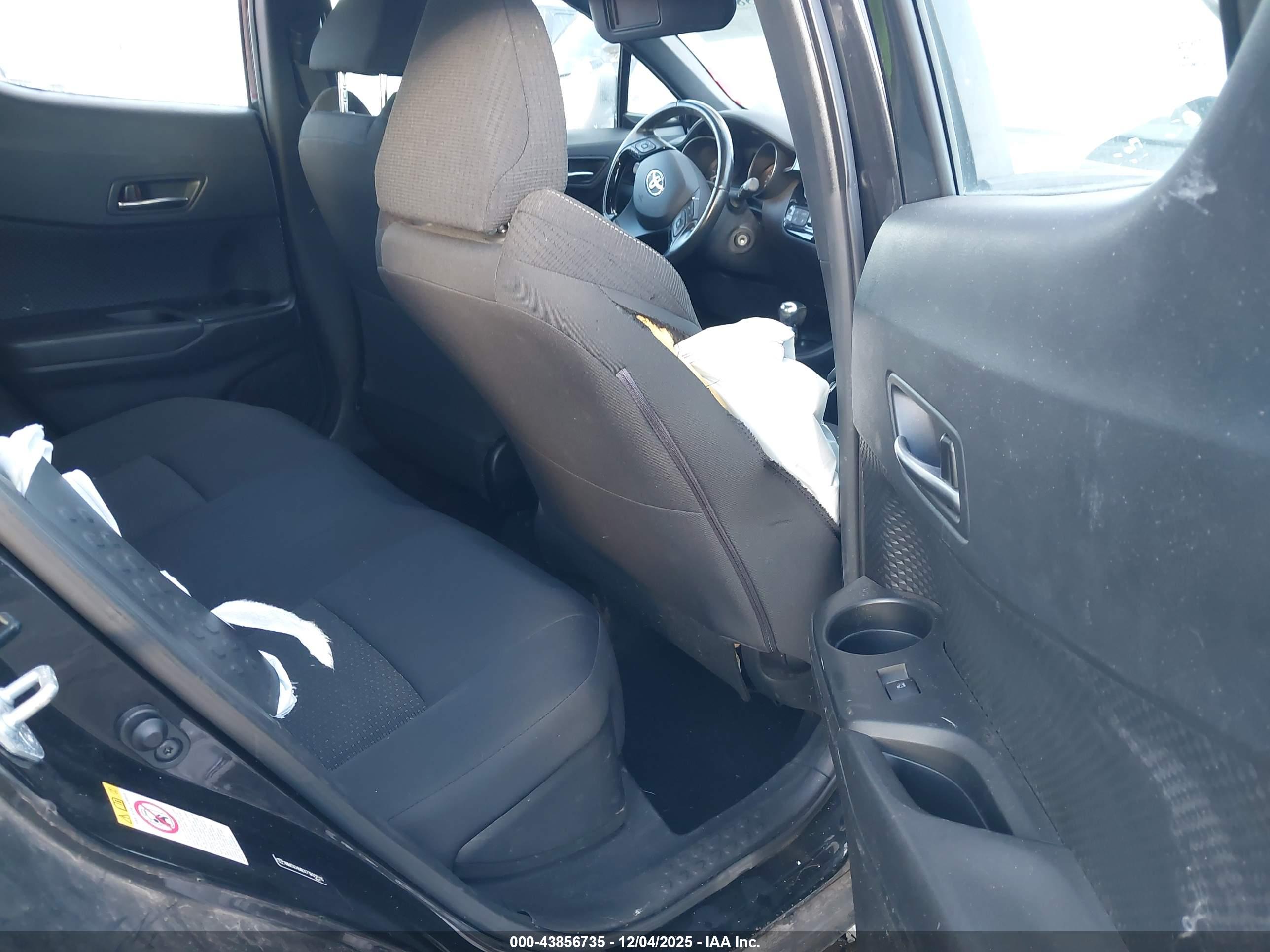 TOYOTA C-HR image 8