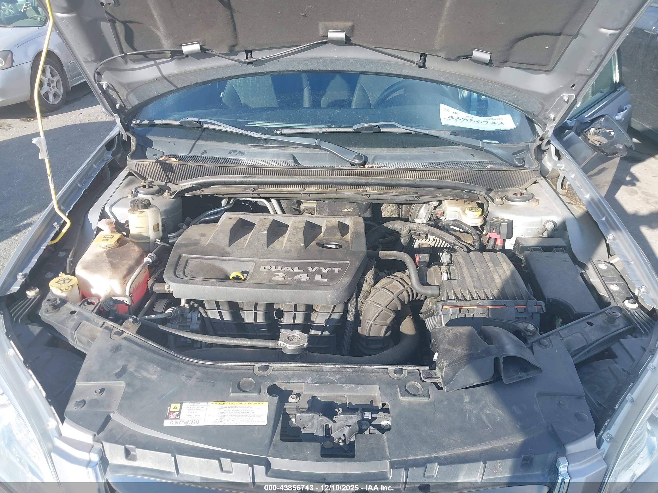 CHRYSLER 200 image 10