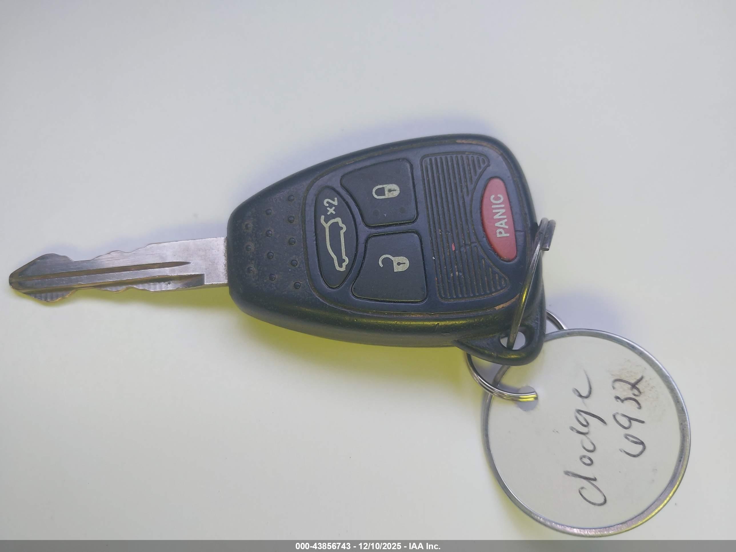 CHRYSLER 200 image 11