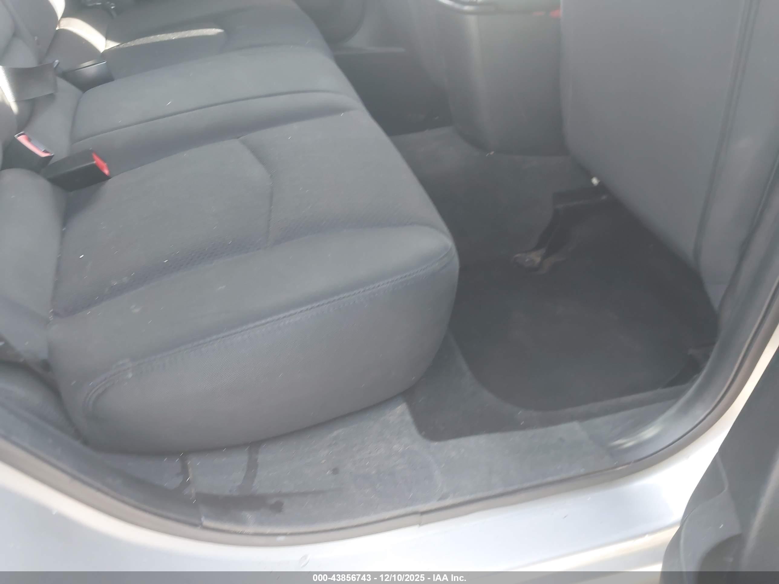 CHRYSLER 200 image 8