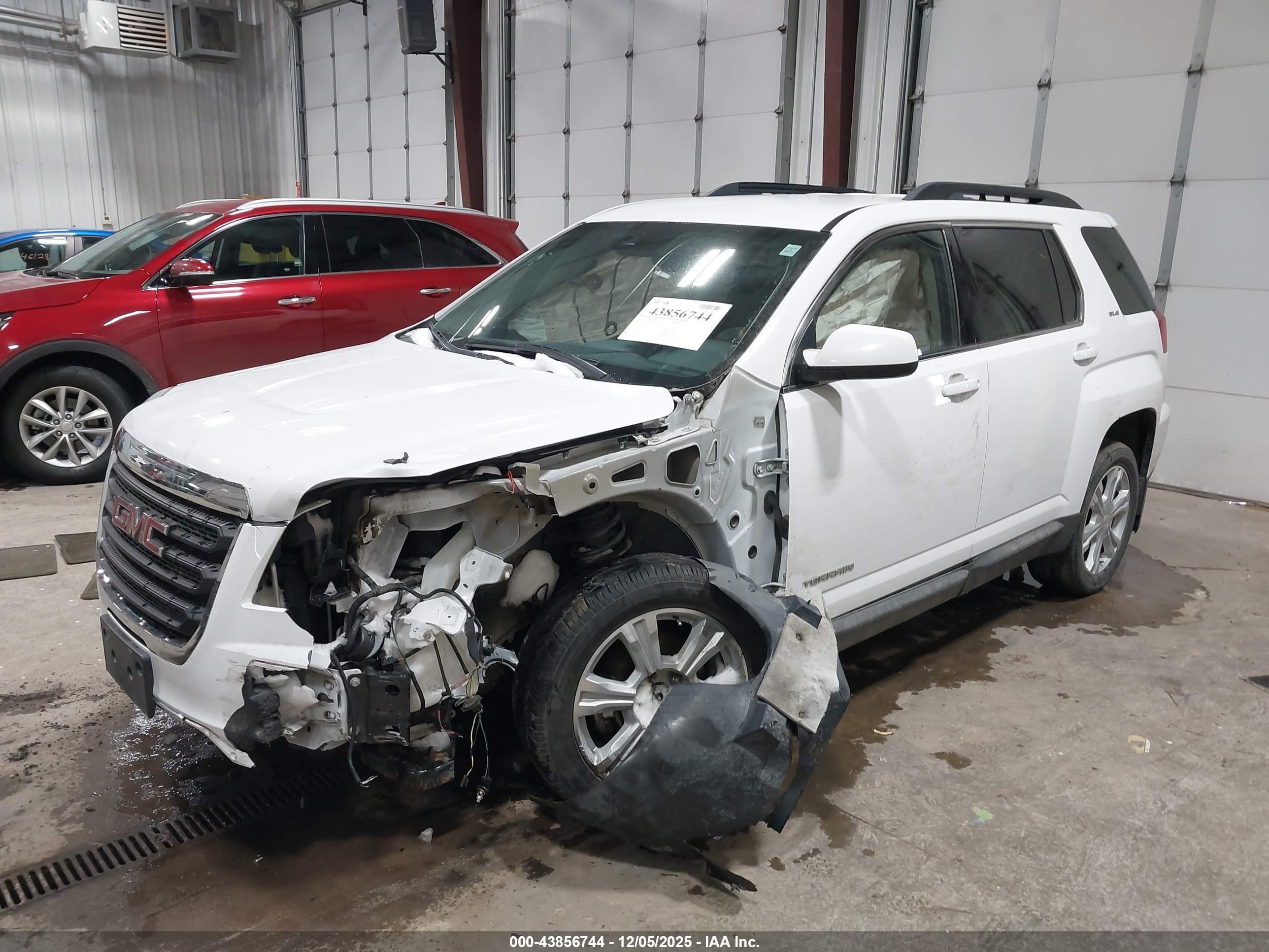 GMC TERRAIN image 2