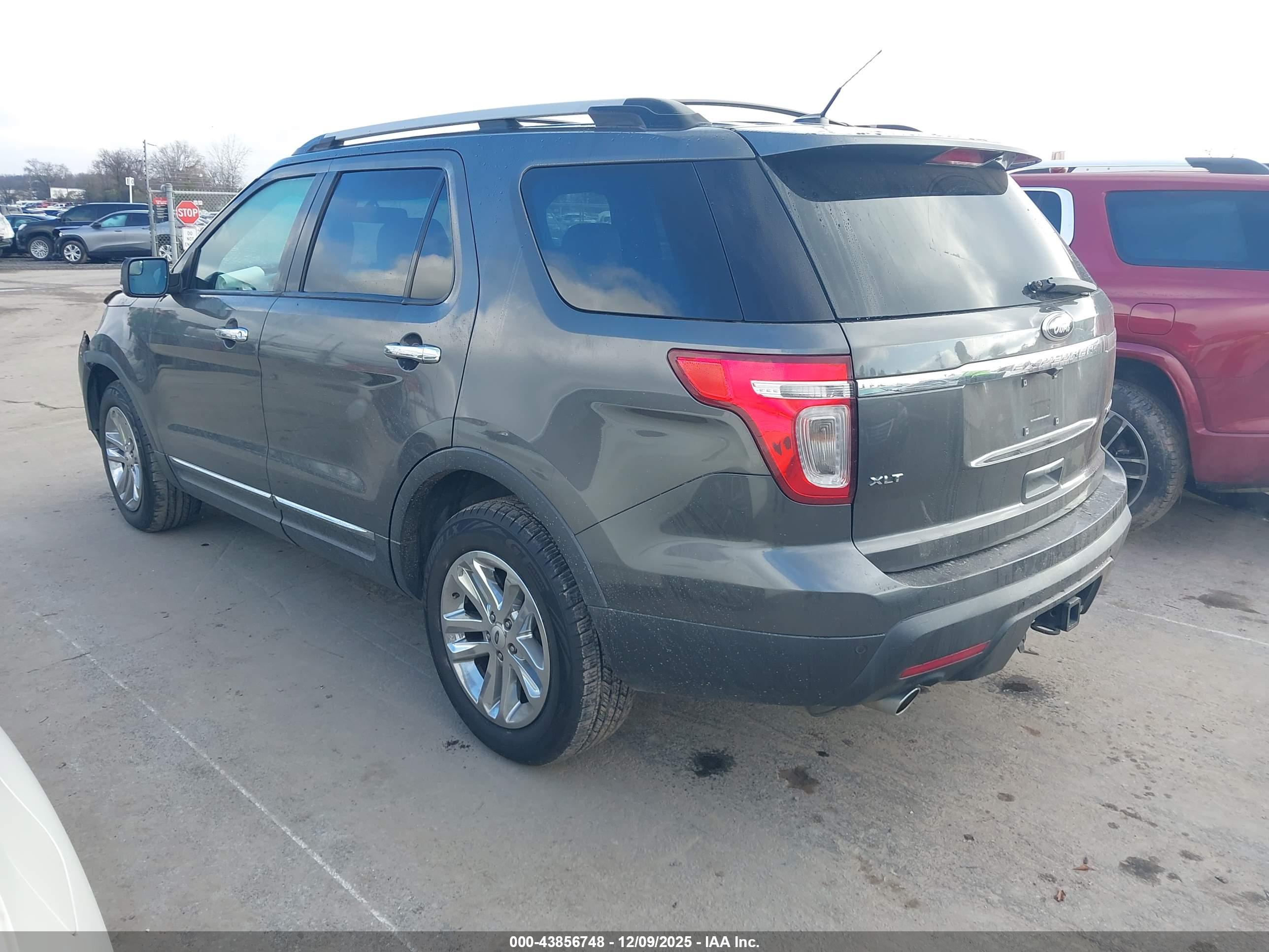 FORD EXPLORER image 3