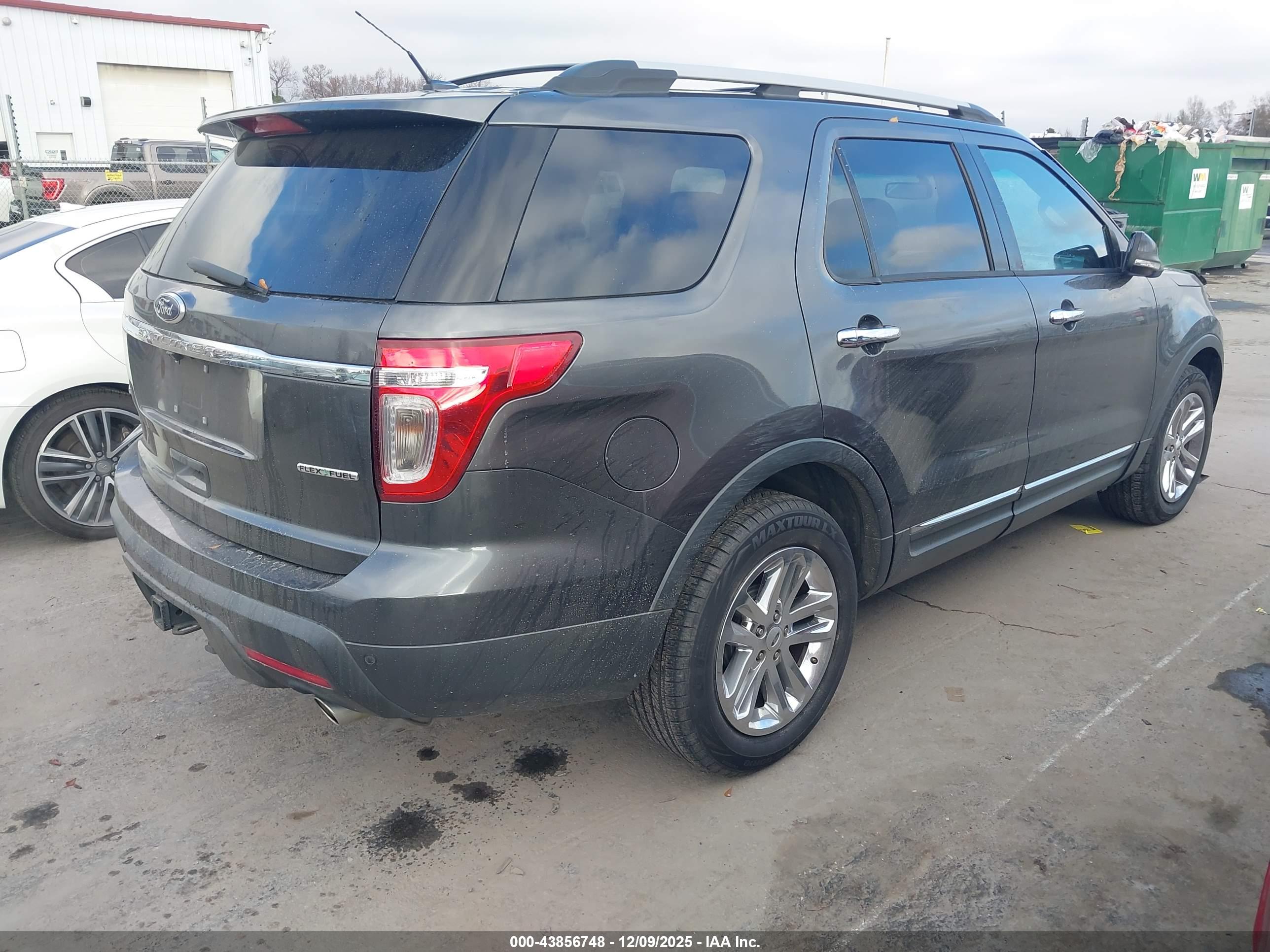 FORD EXPLORER image 4