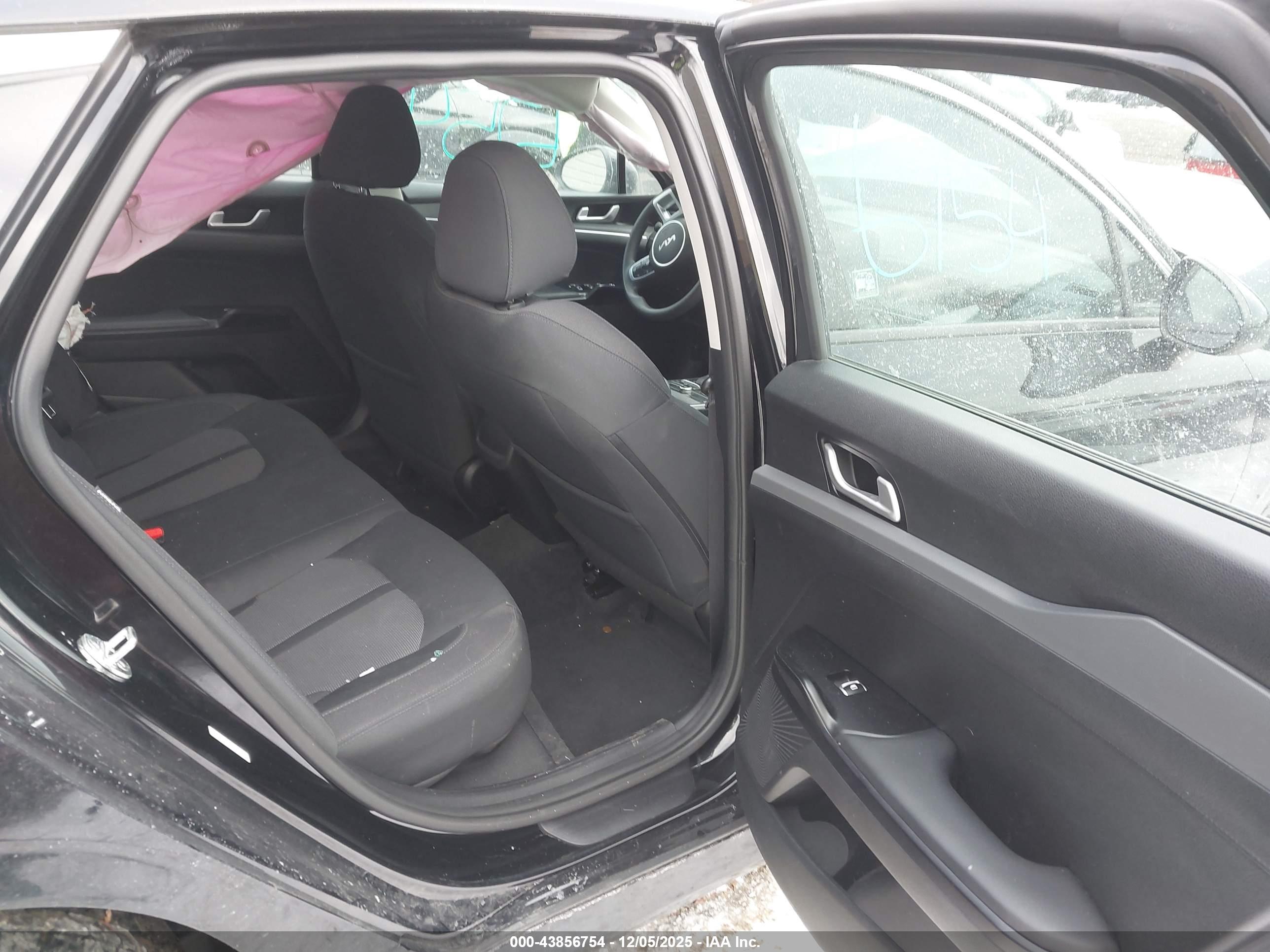 KIA K5 image 8