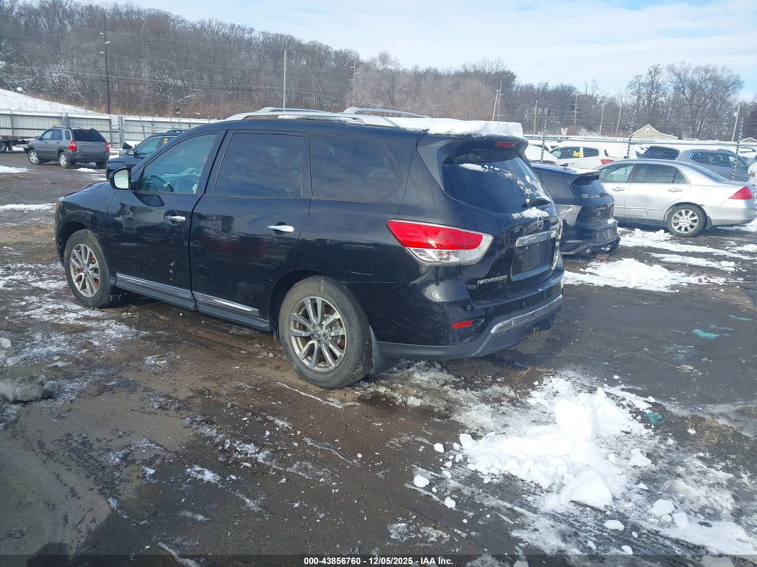 NISSAN PATHFINDER image 3