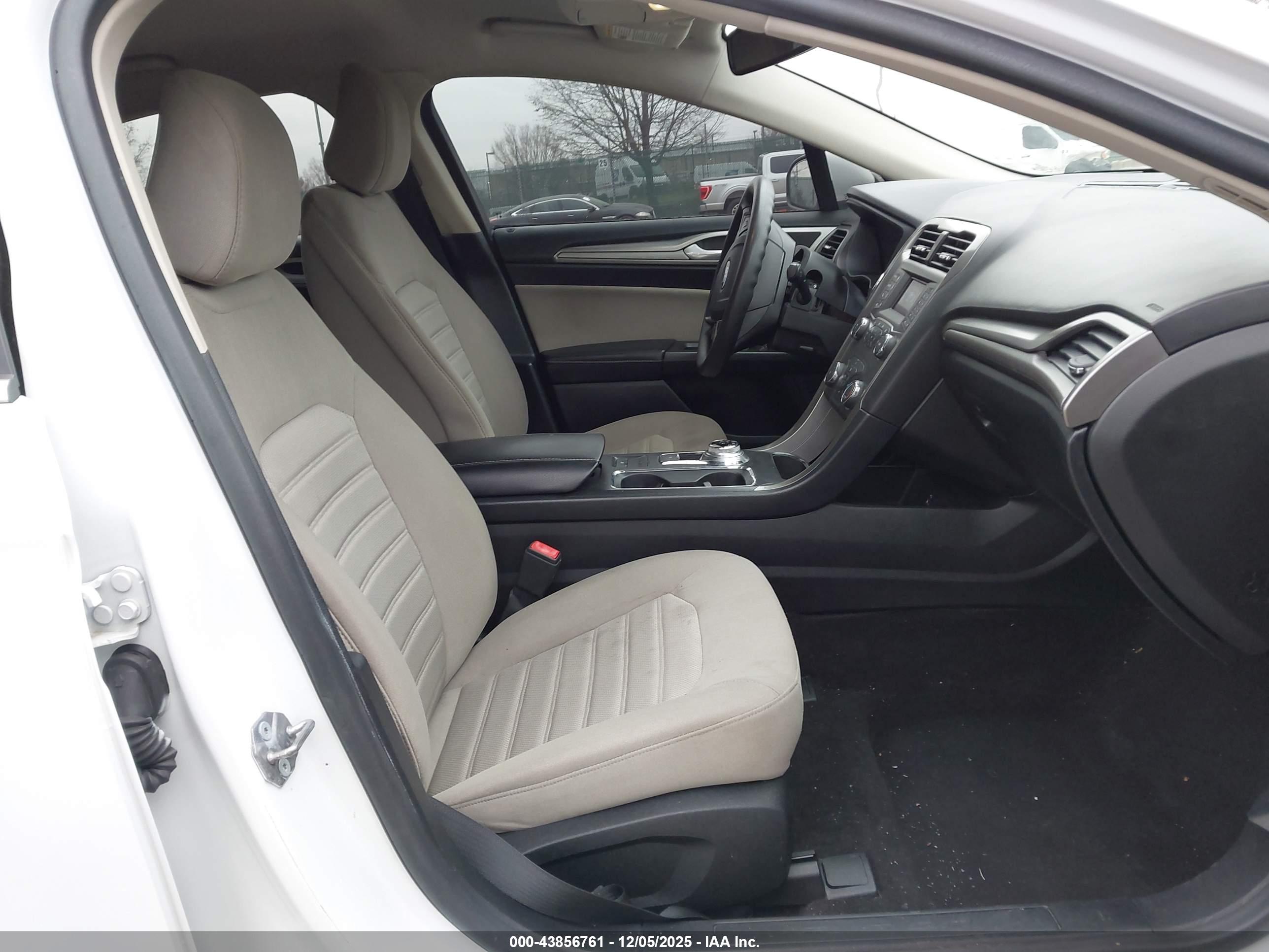 FORD FUSION image 5