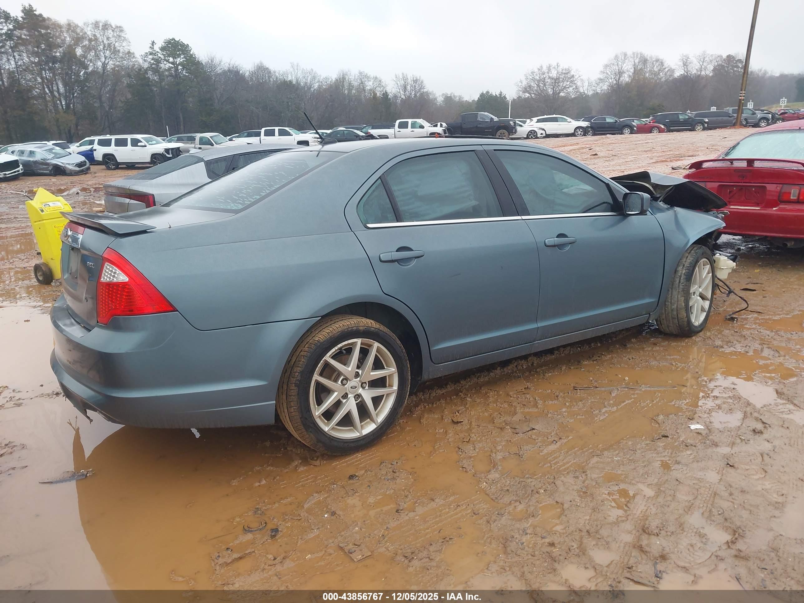 FORD FUSION image 4