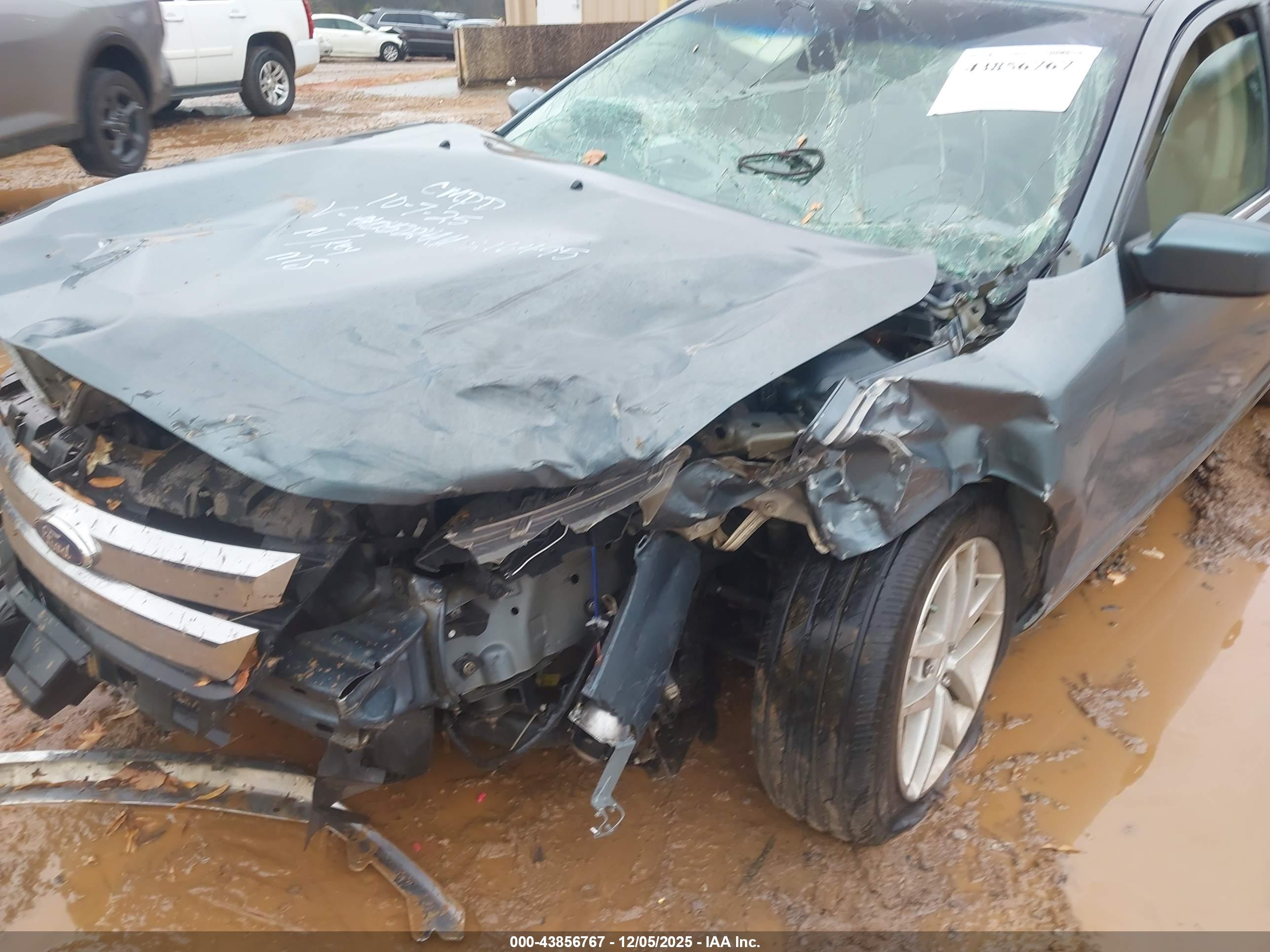 FORD FUSION image 6