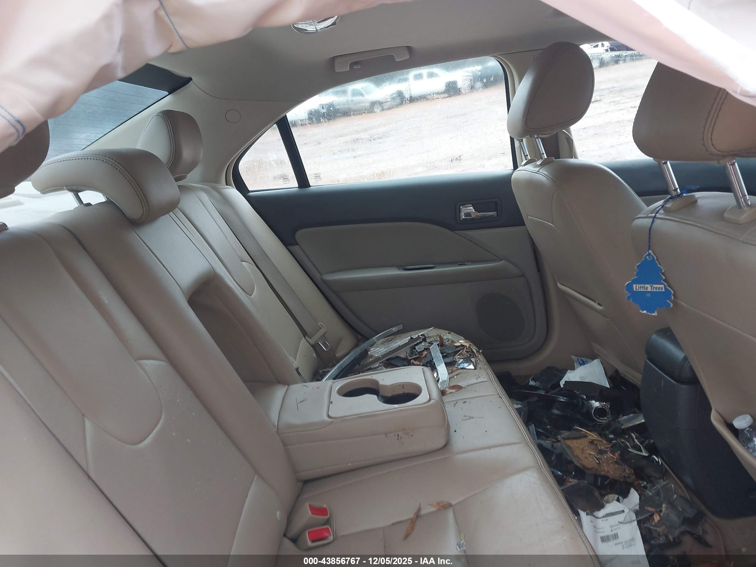 FORD FUSION image 8
