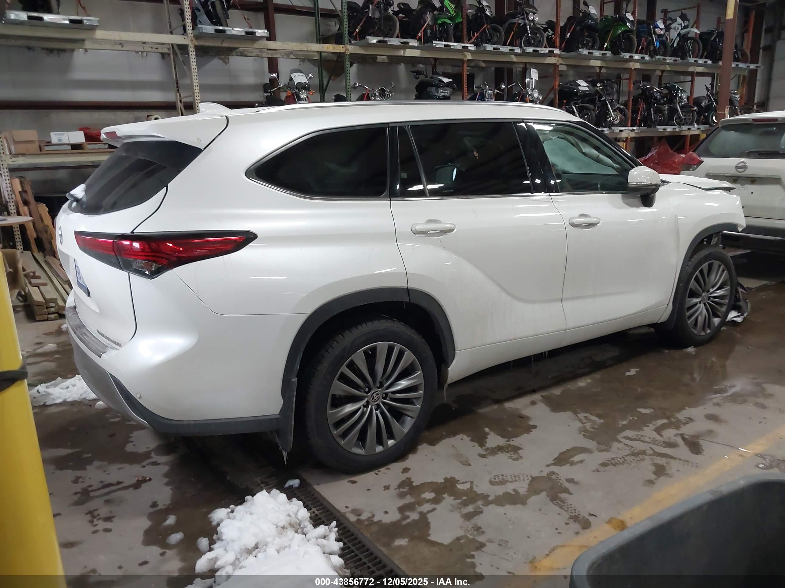 TOYOTA HIGHLANDER image 4