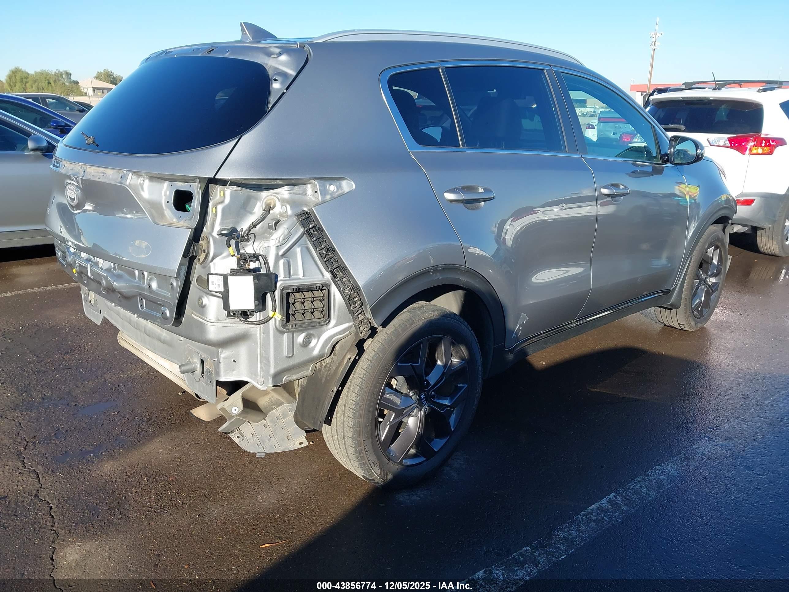 KIA SPORTAGE image 4