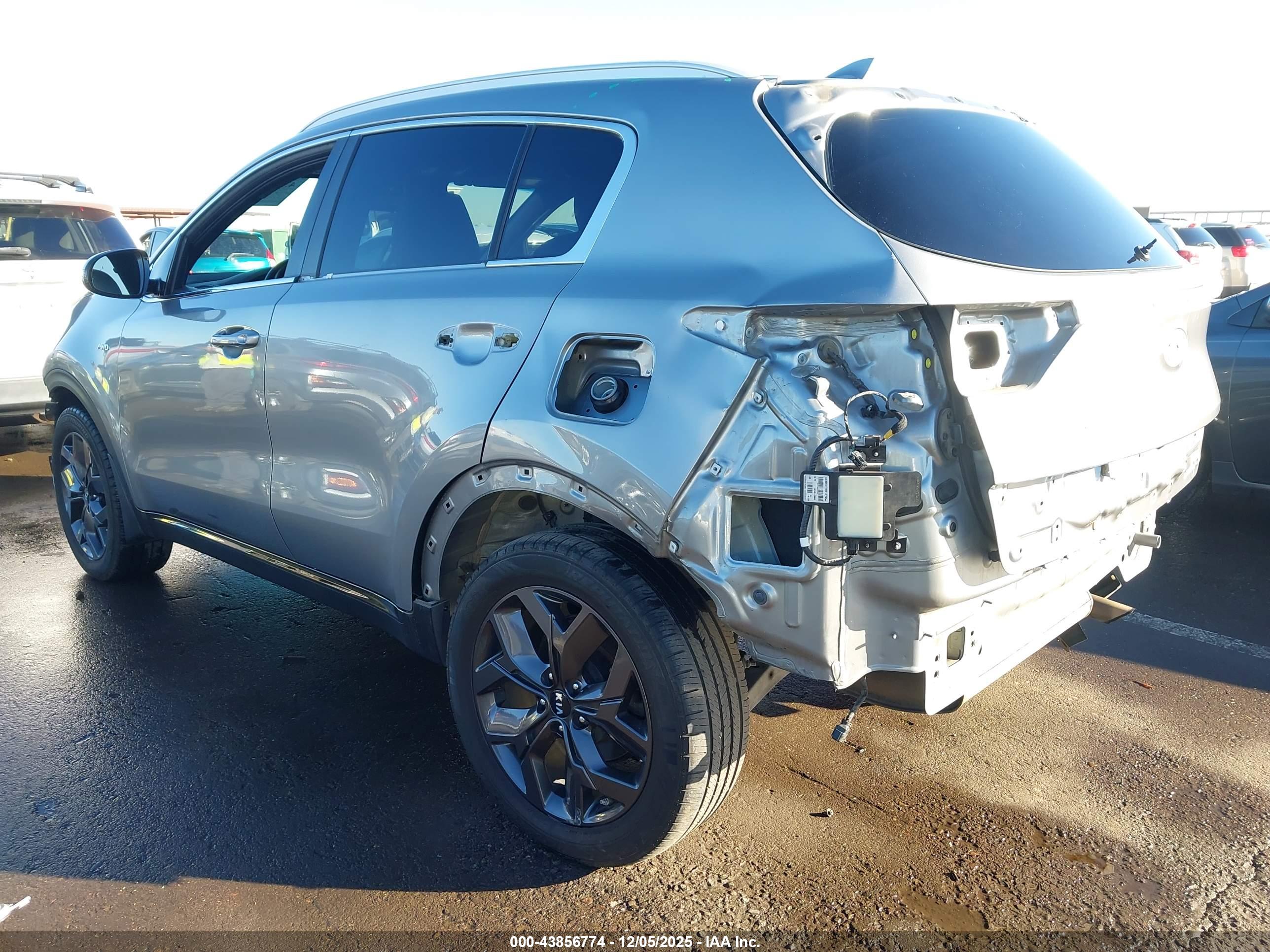 KIA SPORTAGE image 6