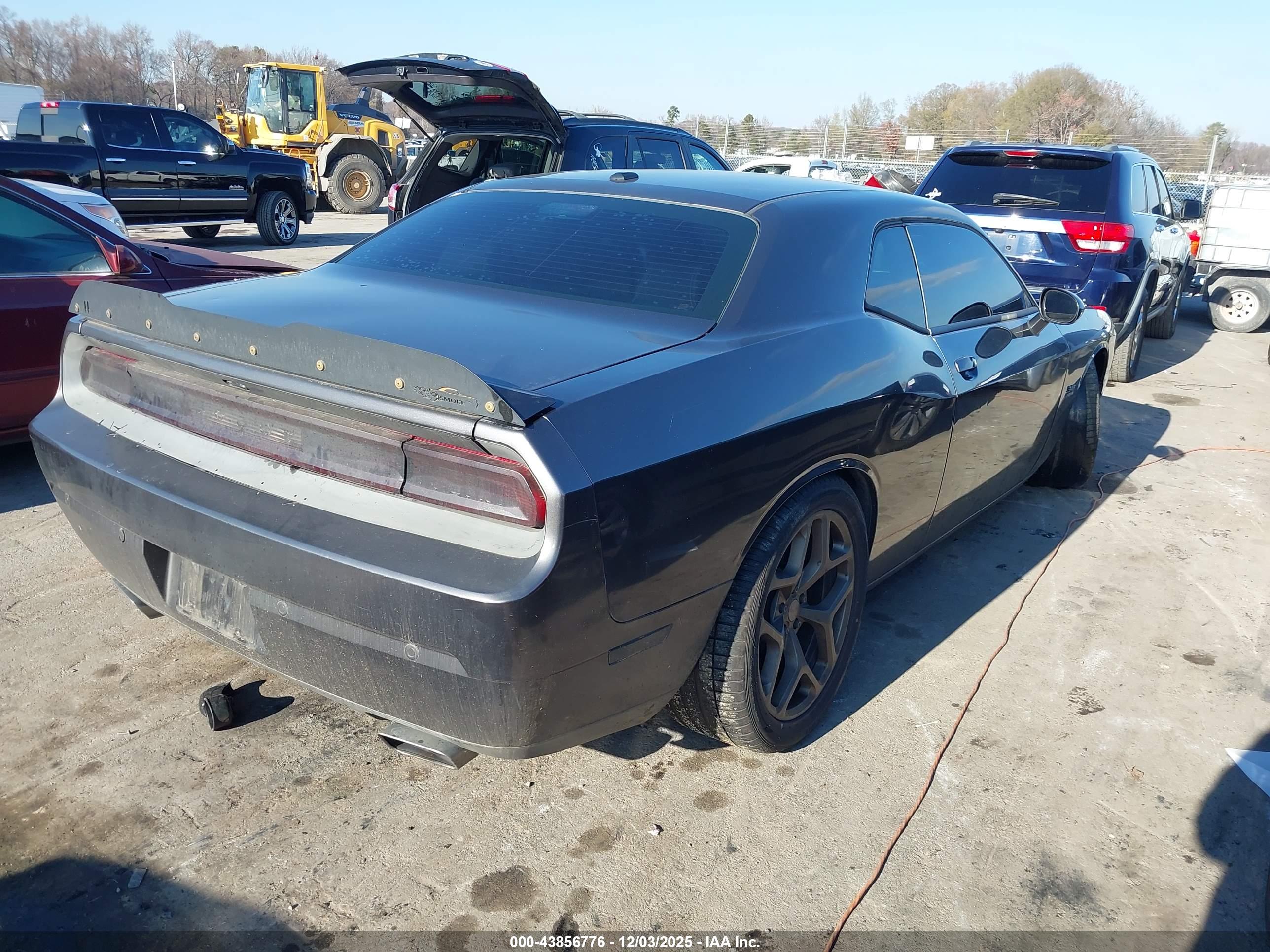 DODGE CHALLENGER image 4