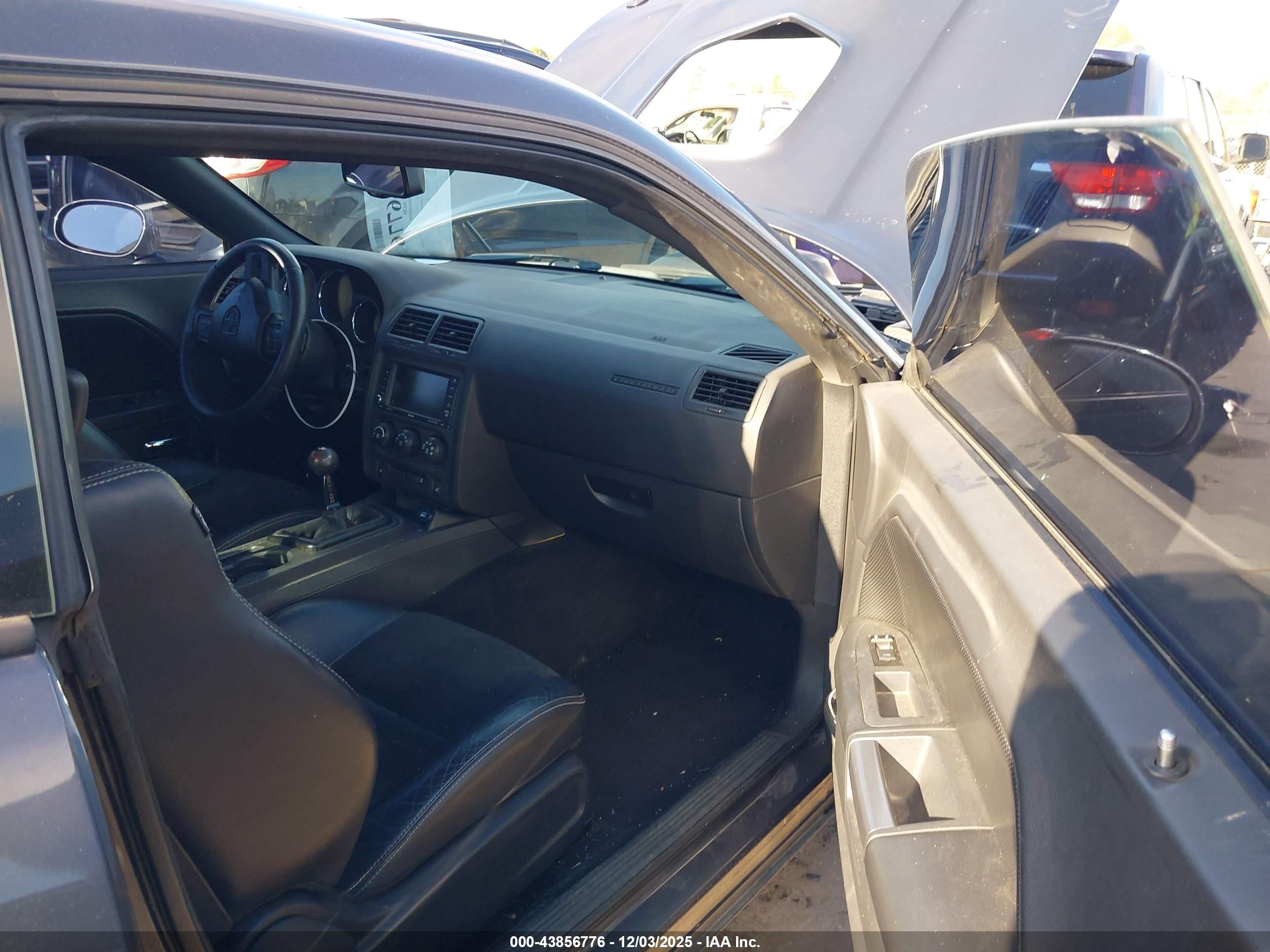DODGE CHALLENGER image 5