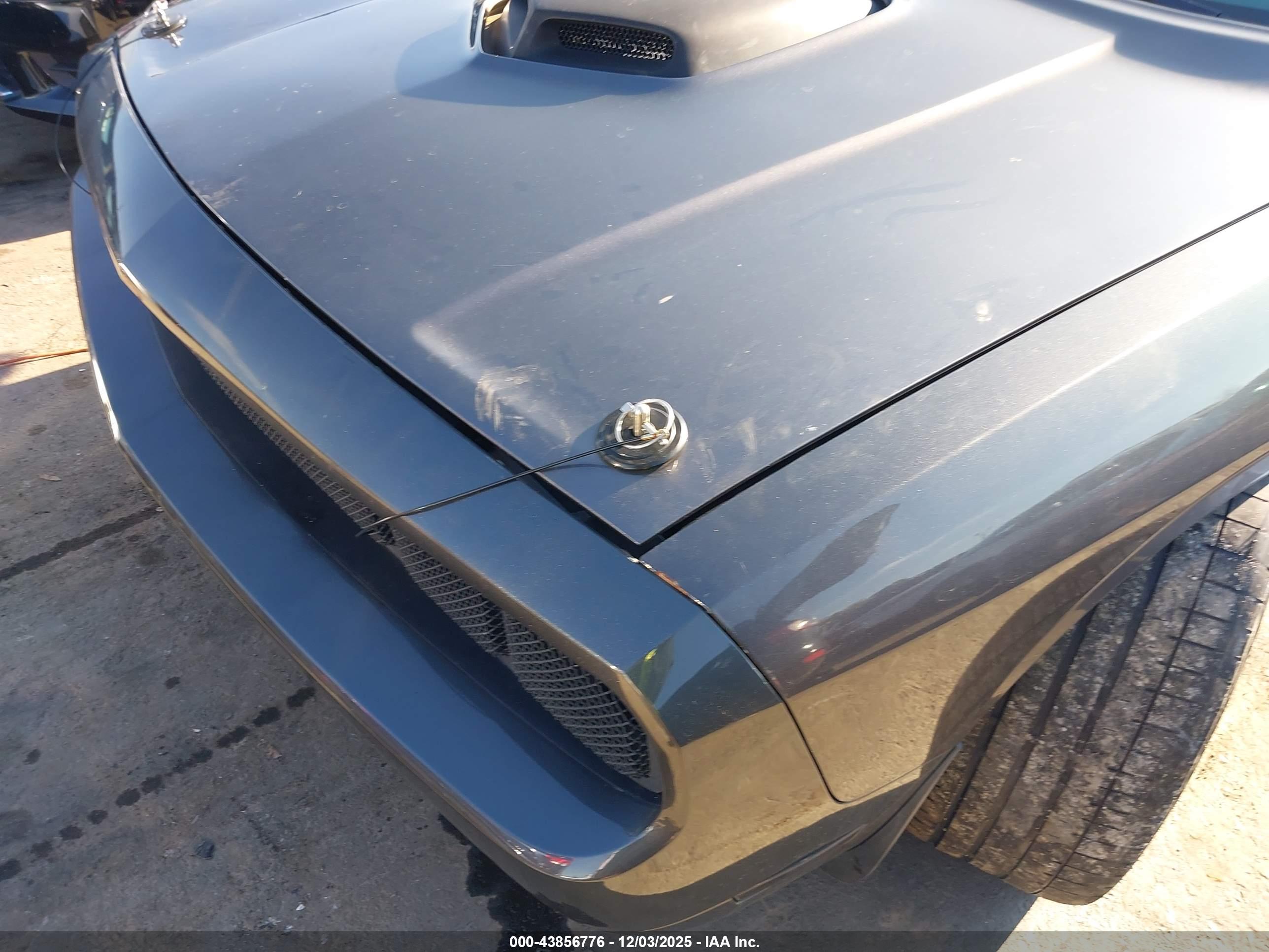 DODGE CHALLENGER image 6
