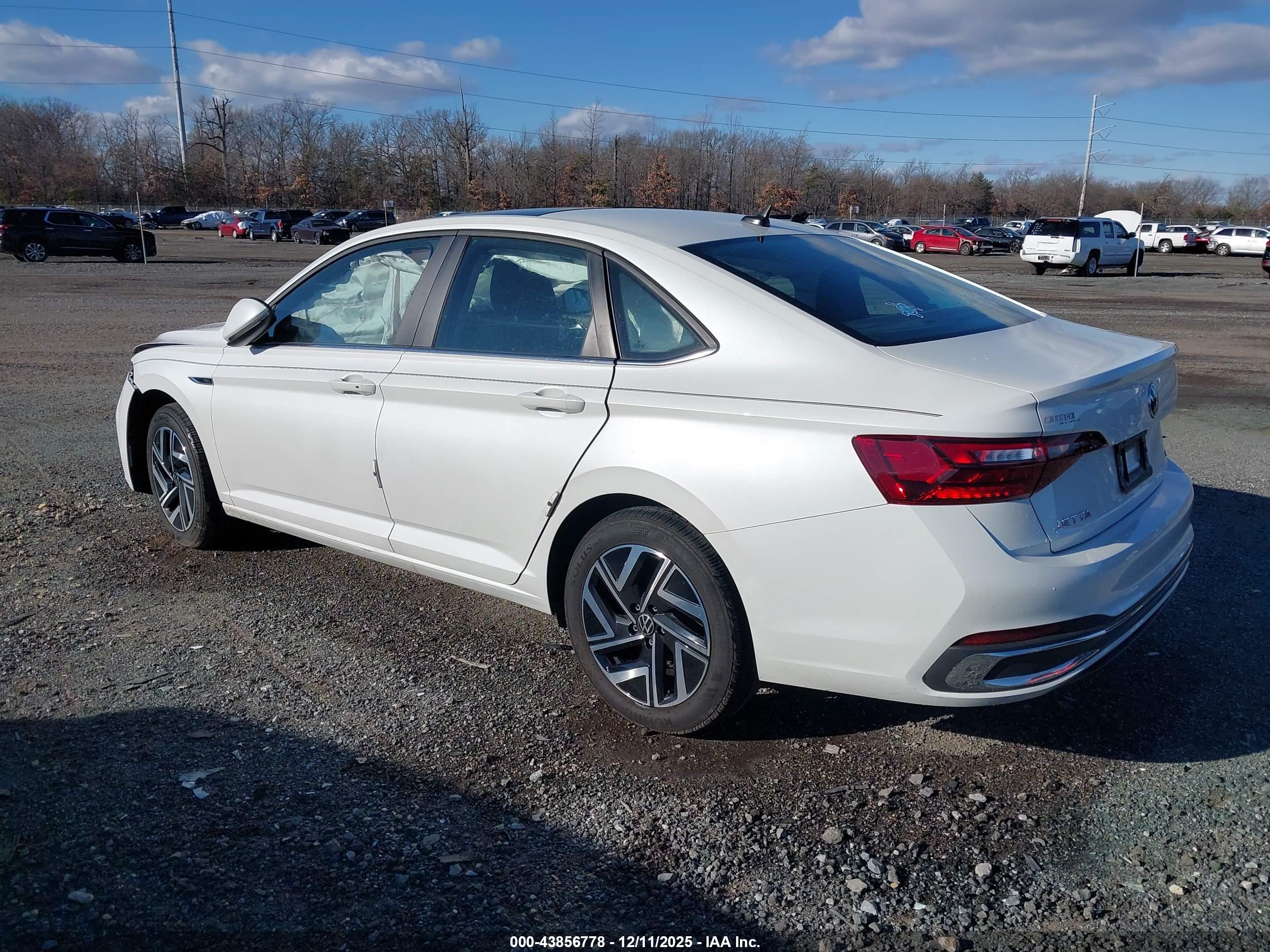 VOLKSWAGEN JETTA image 3