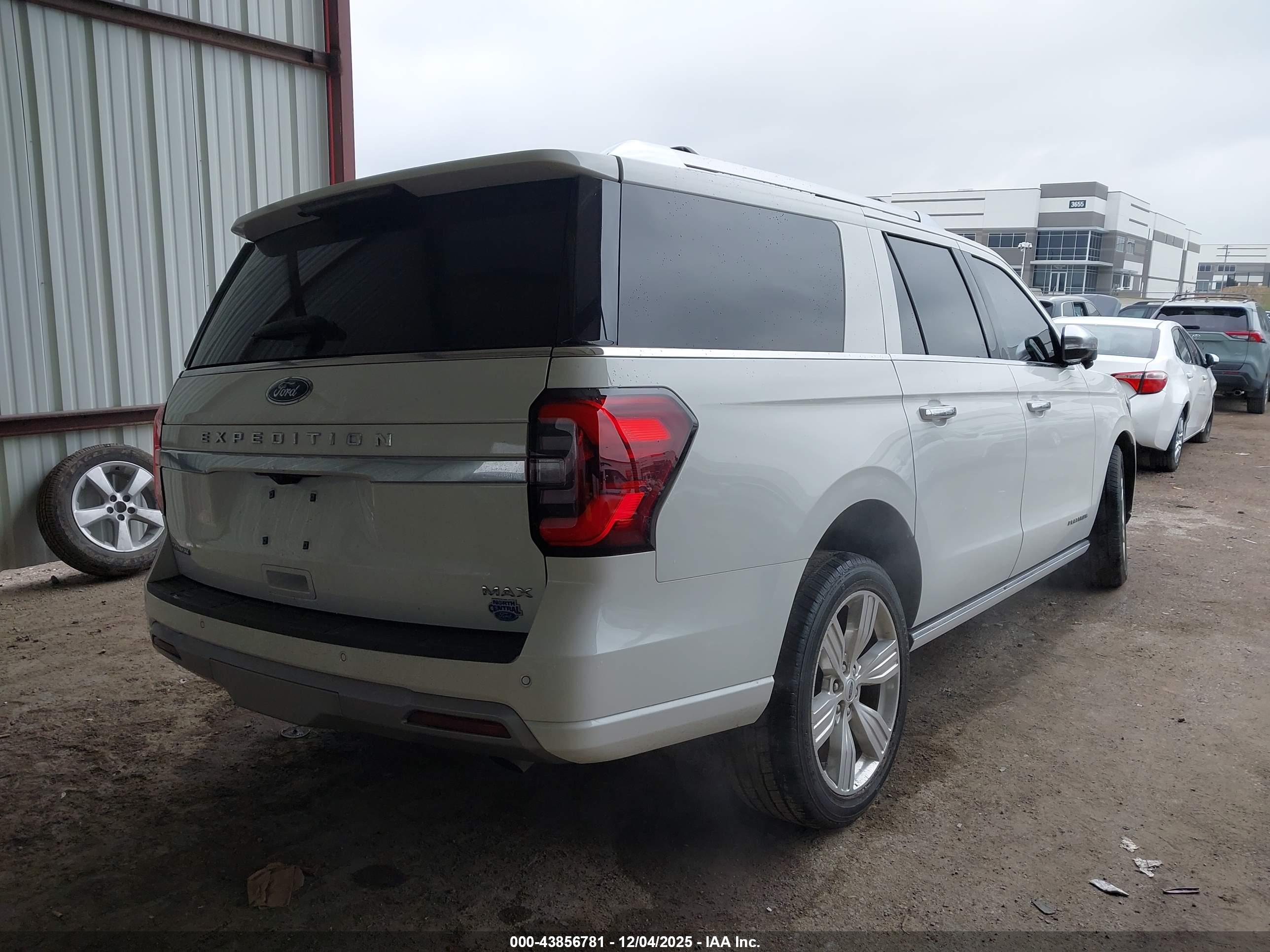 FORD EXPEDITION image 4