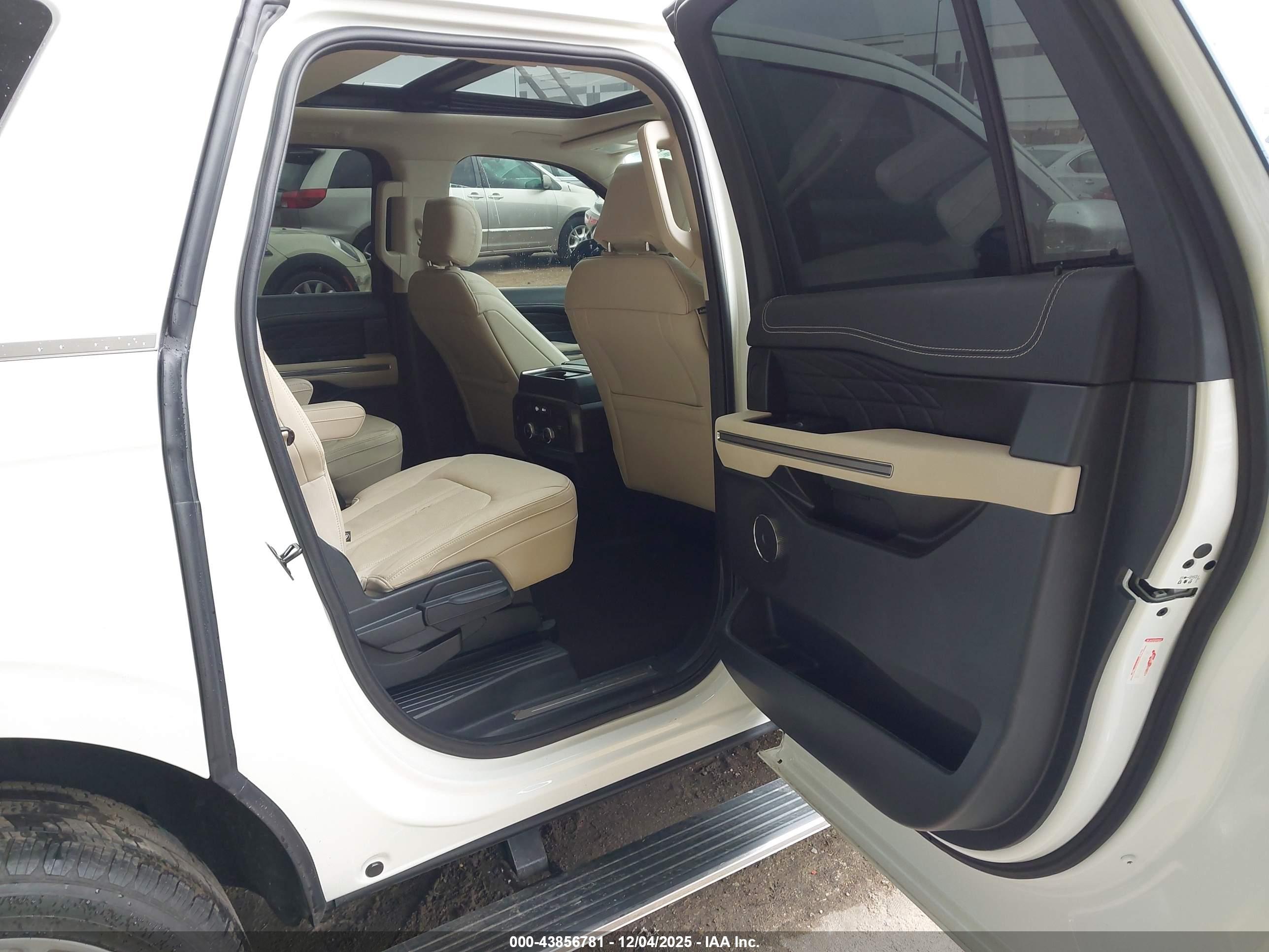 FORD EXPEDITION image 8