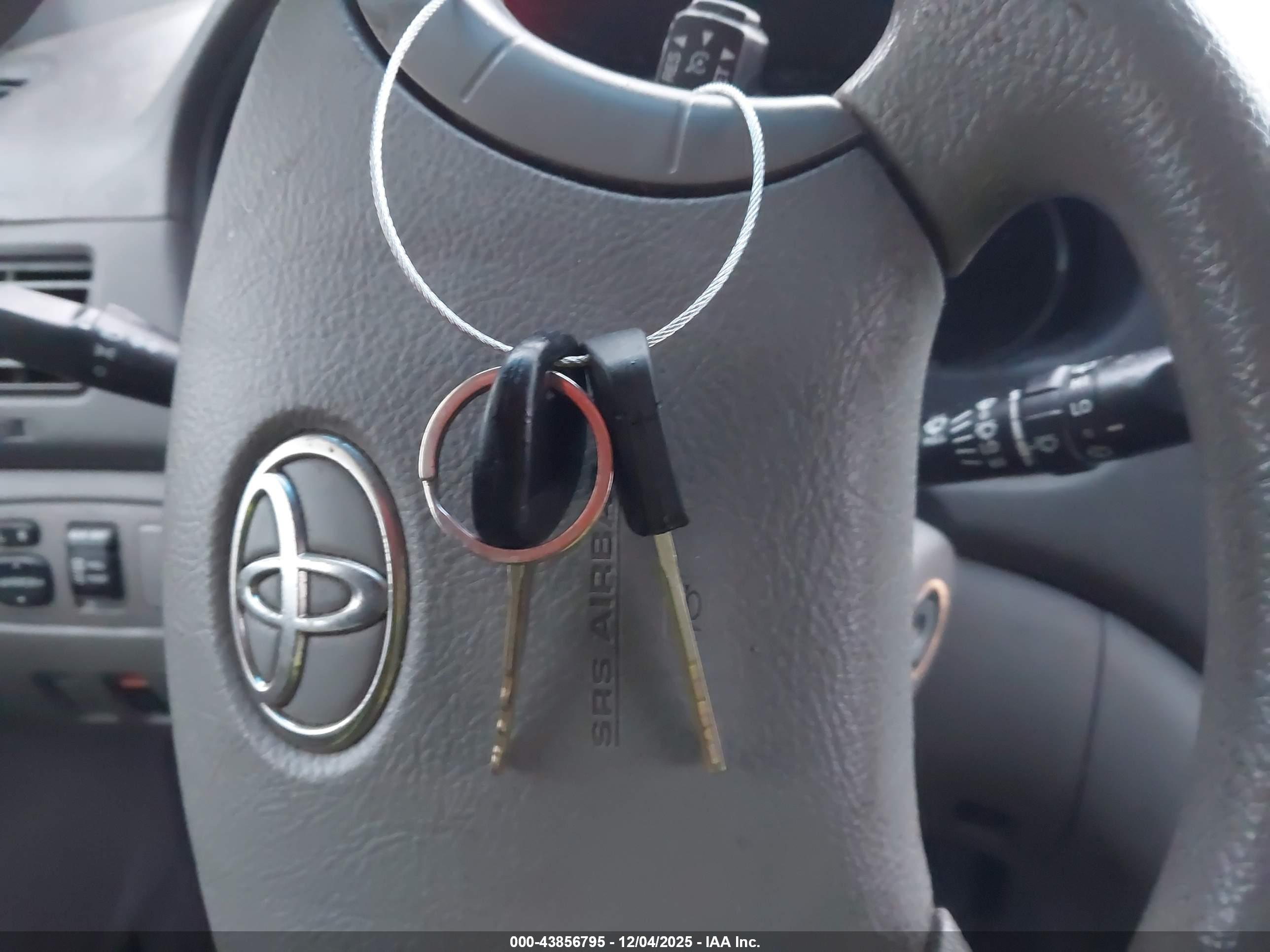 TOYOTA SIENNA image 11