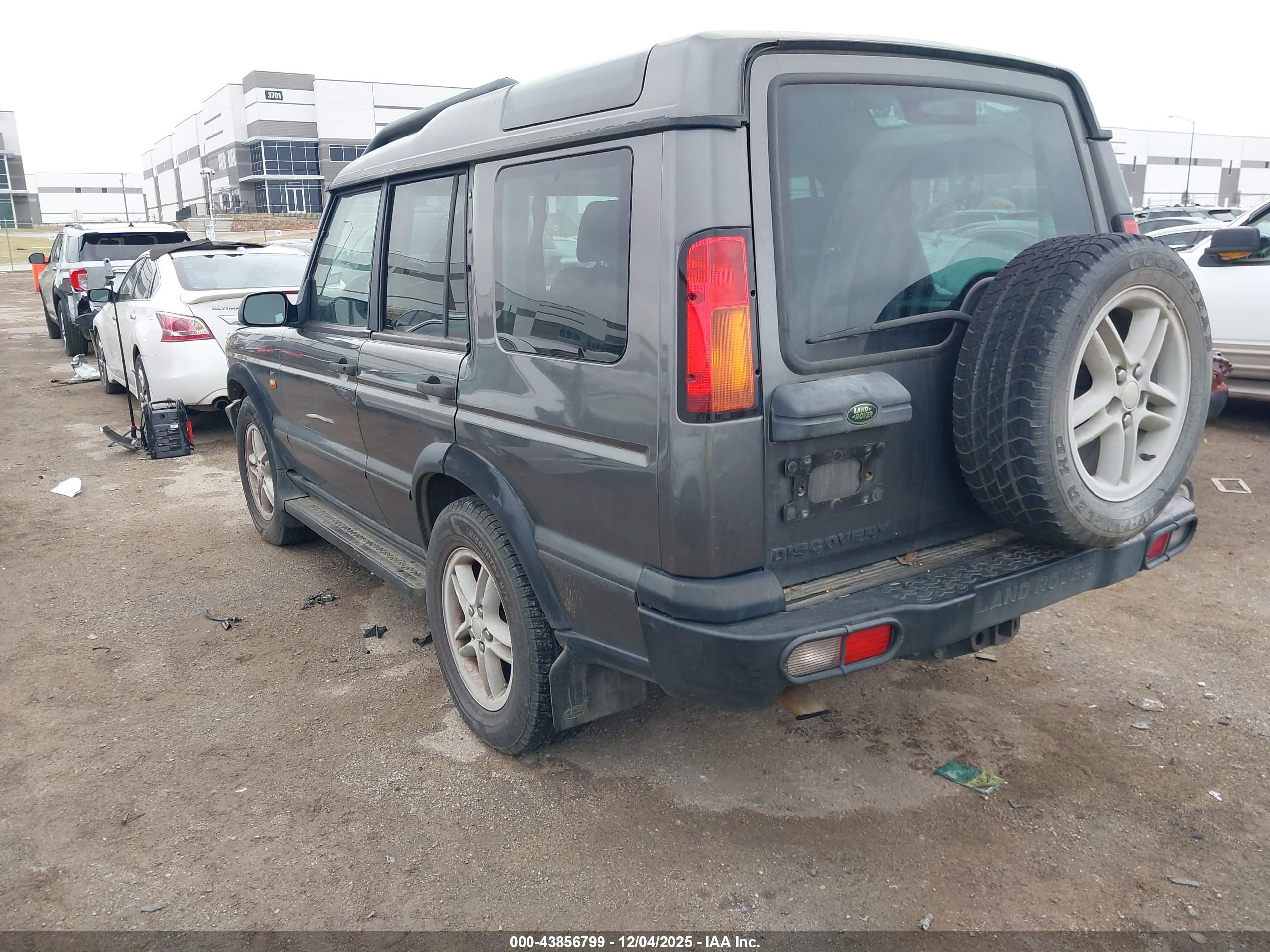LAND ROVER image 3