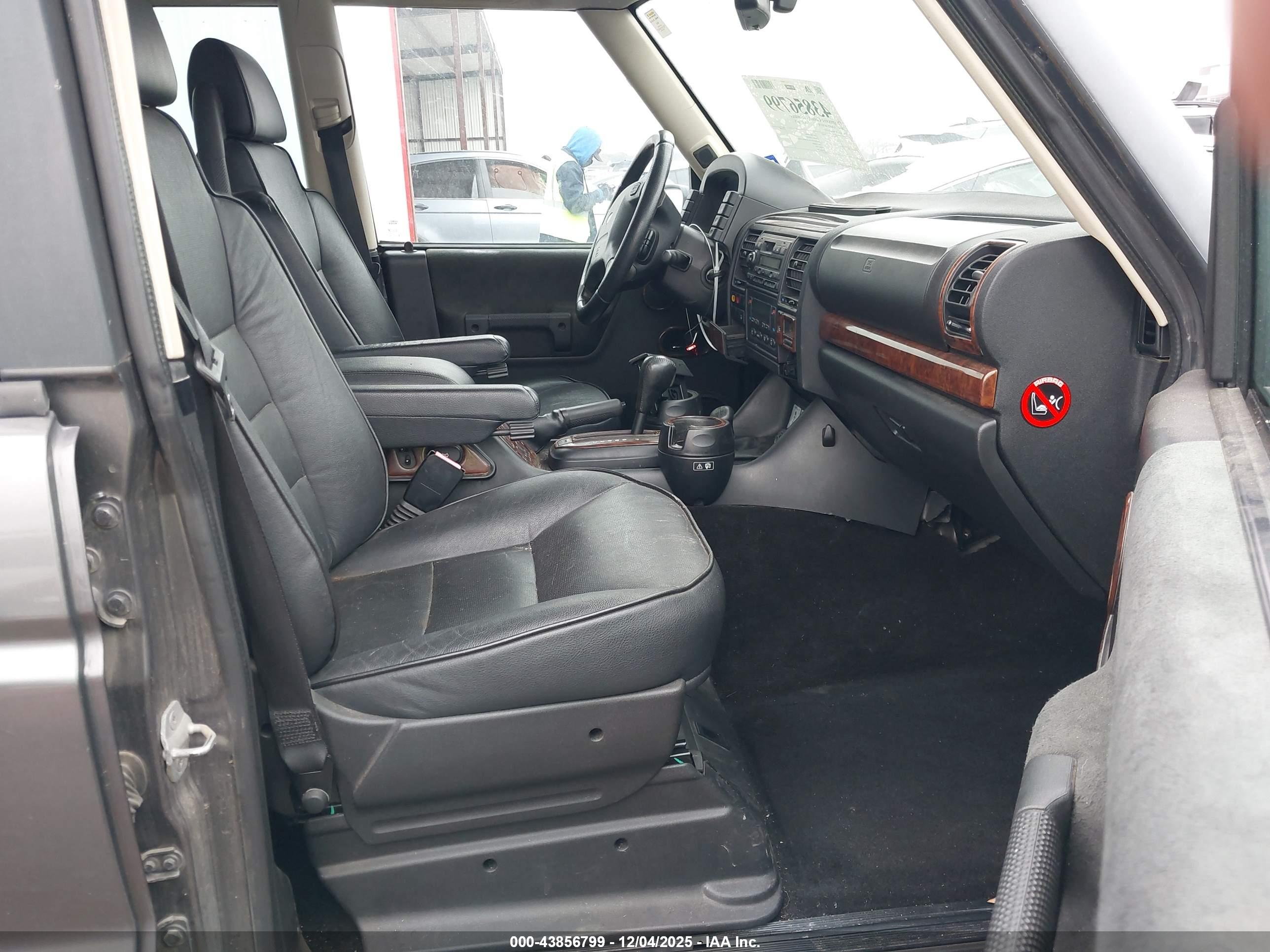 LAND ROVER image 5