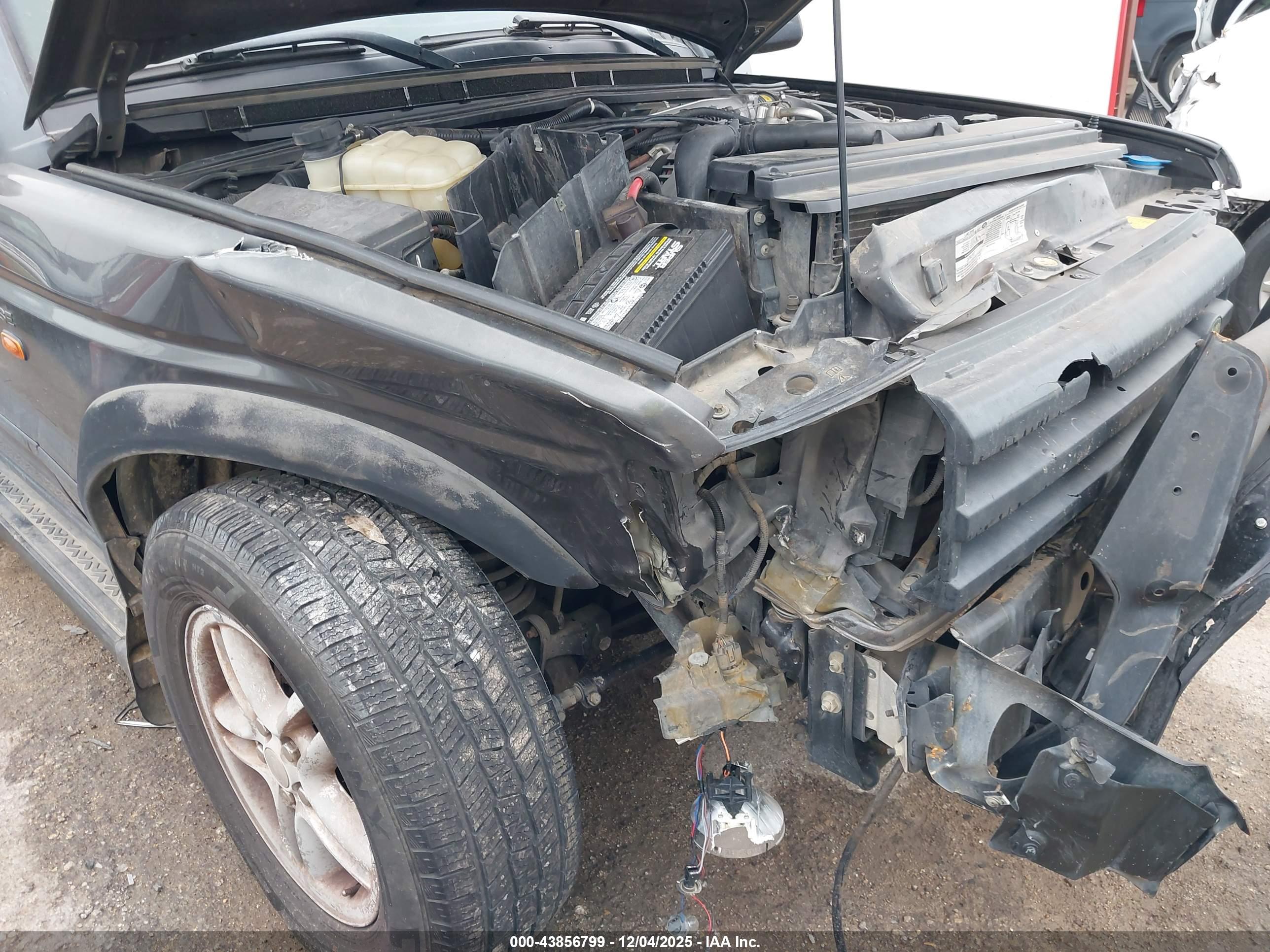 LAND ROVER image 6