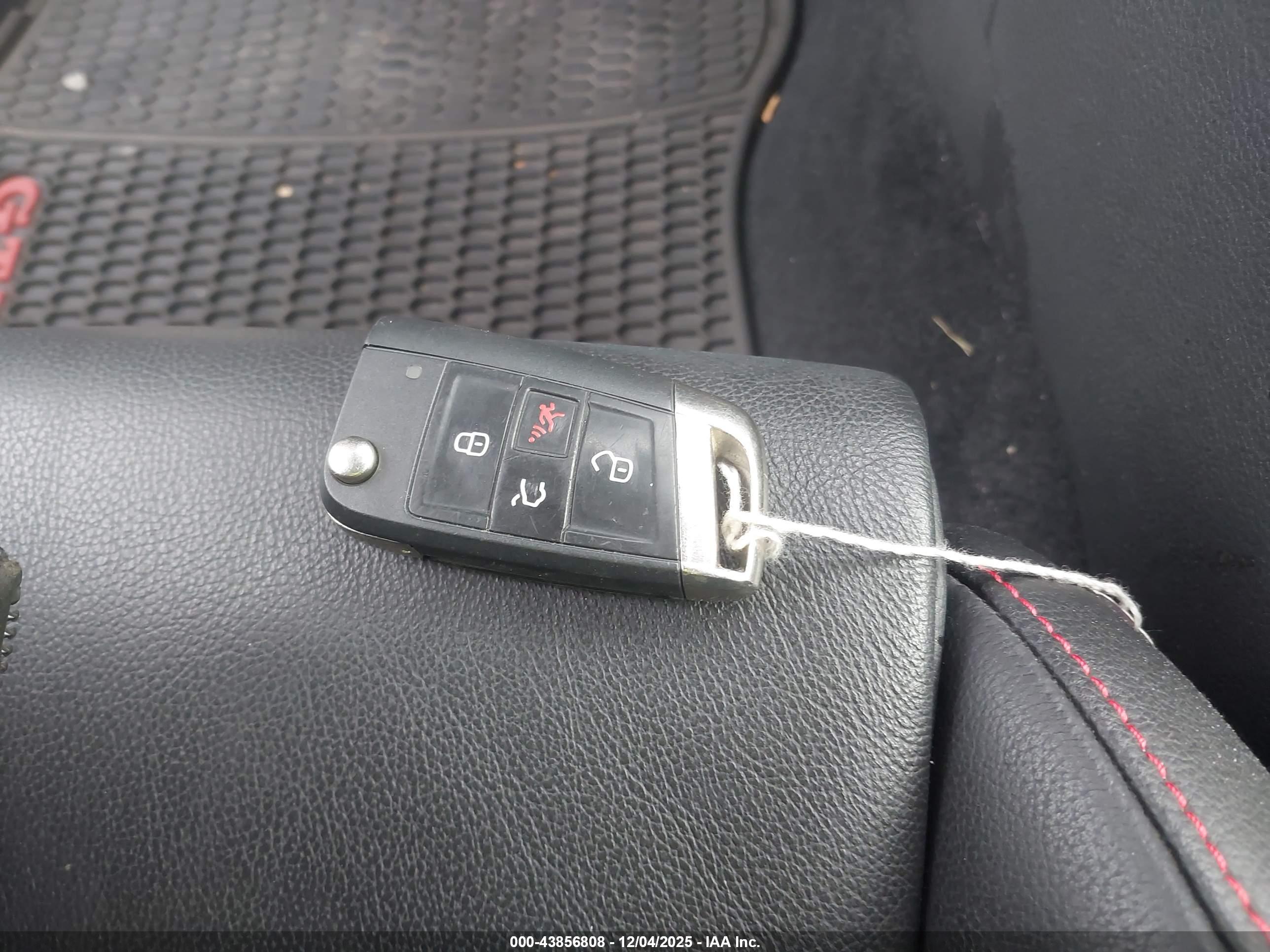 VOLKSWAGEN GOLF image 11