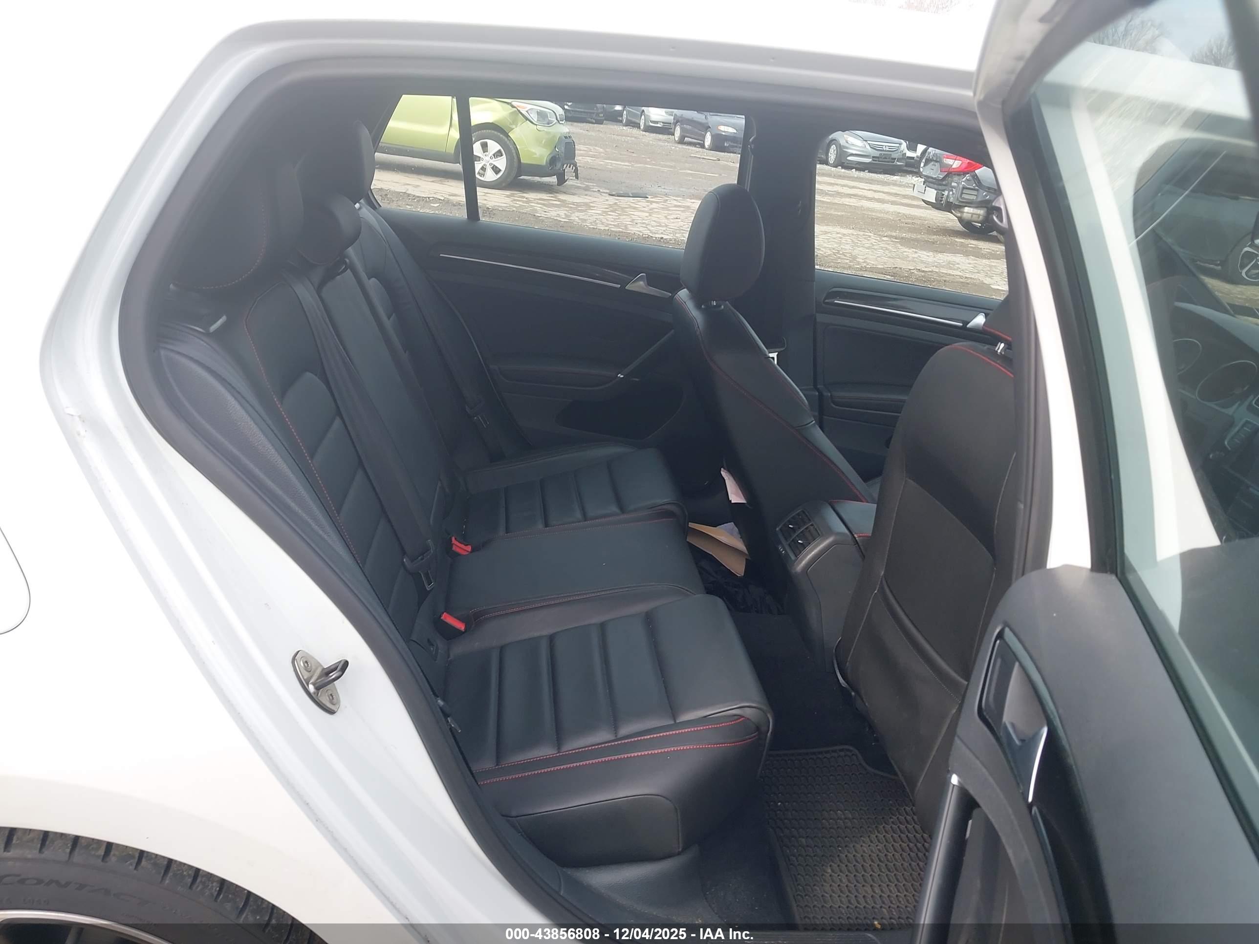 VOLKSWAGEN GOLF image 8