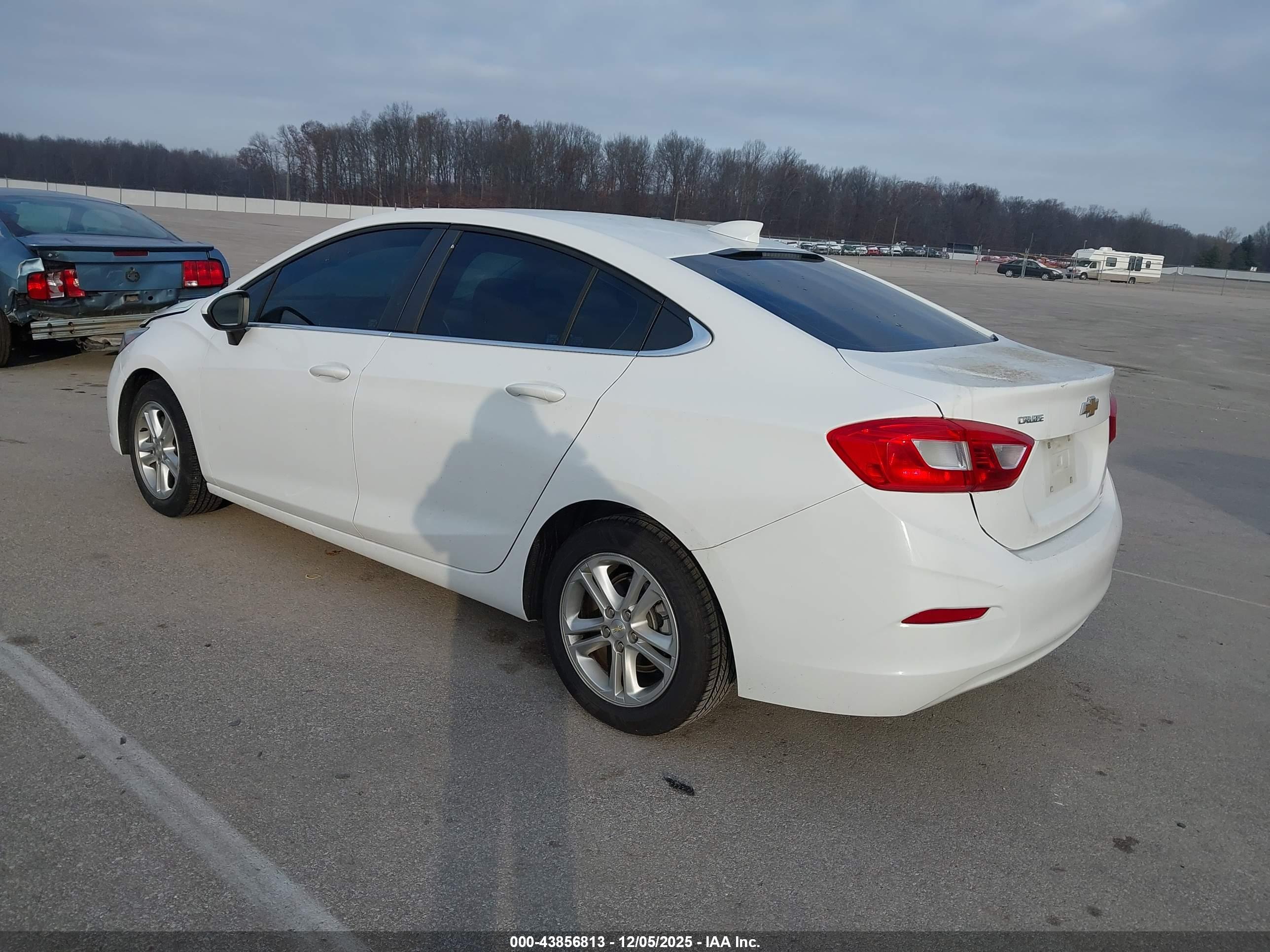 CHEVROLET CRUZE image 3