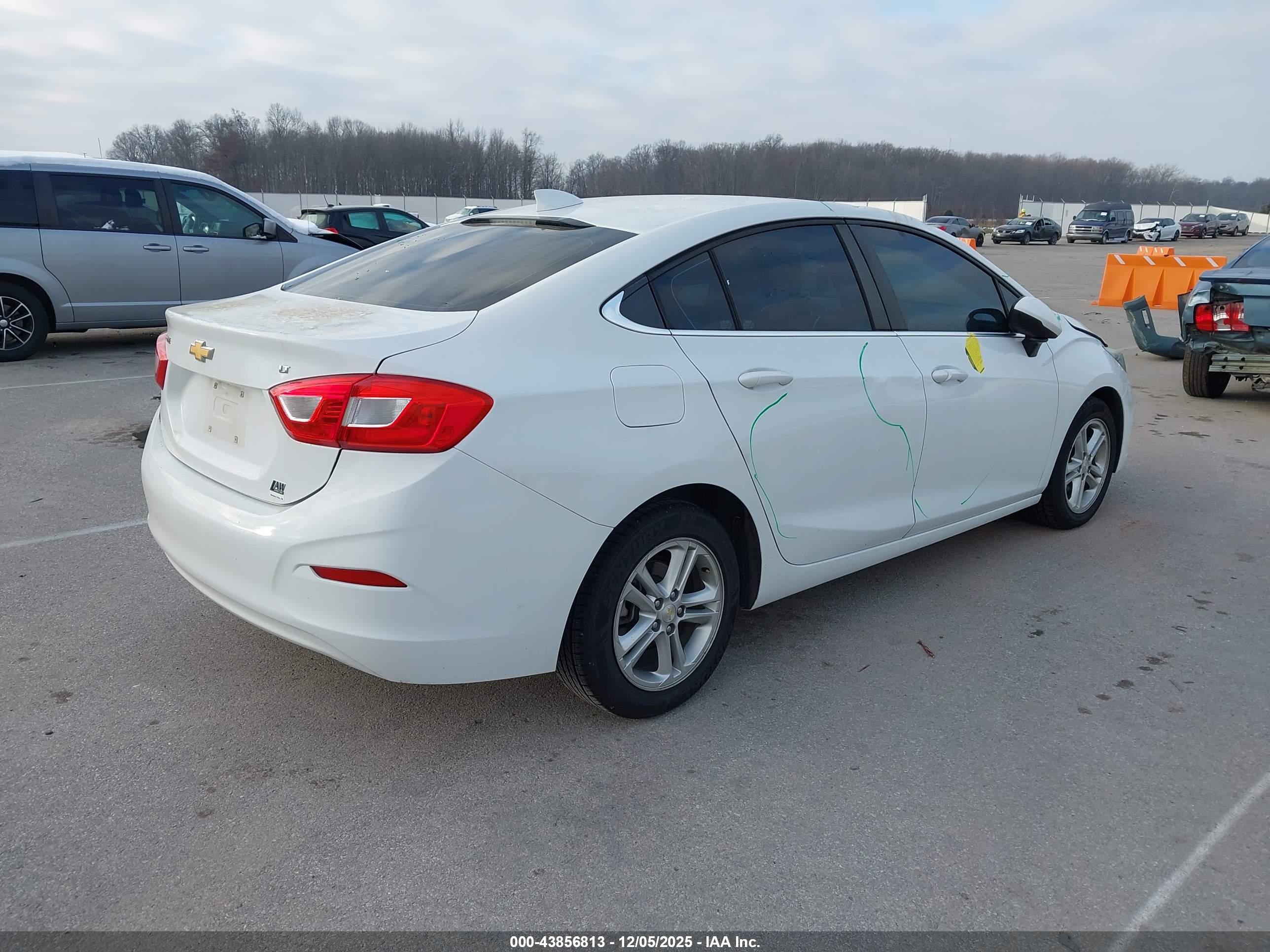 CHEVROLET CRUZE image 4
