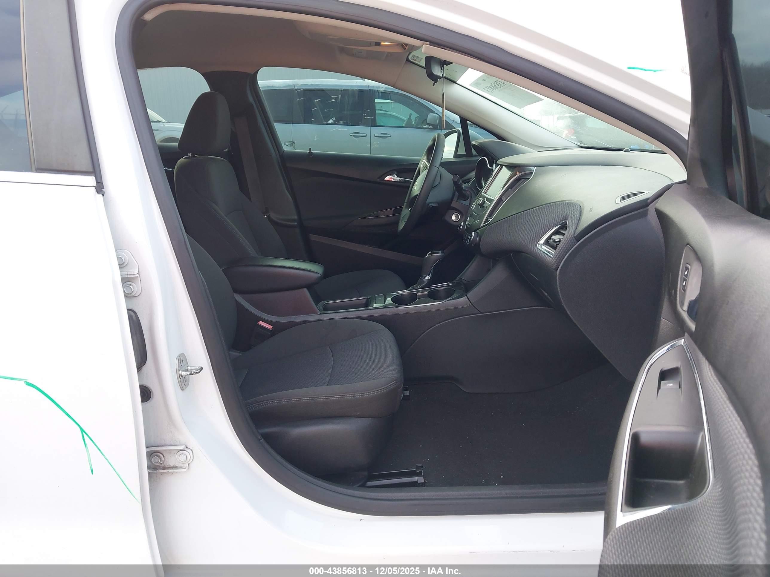 CHEVROLET CRUZE image 5