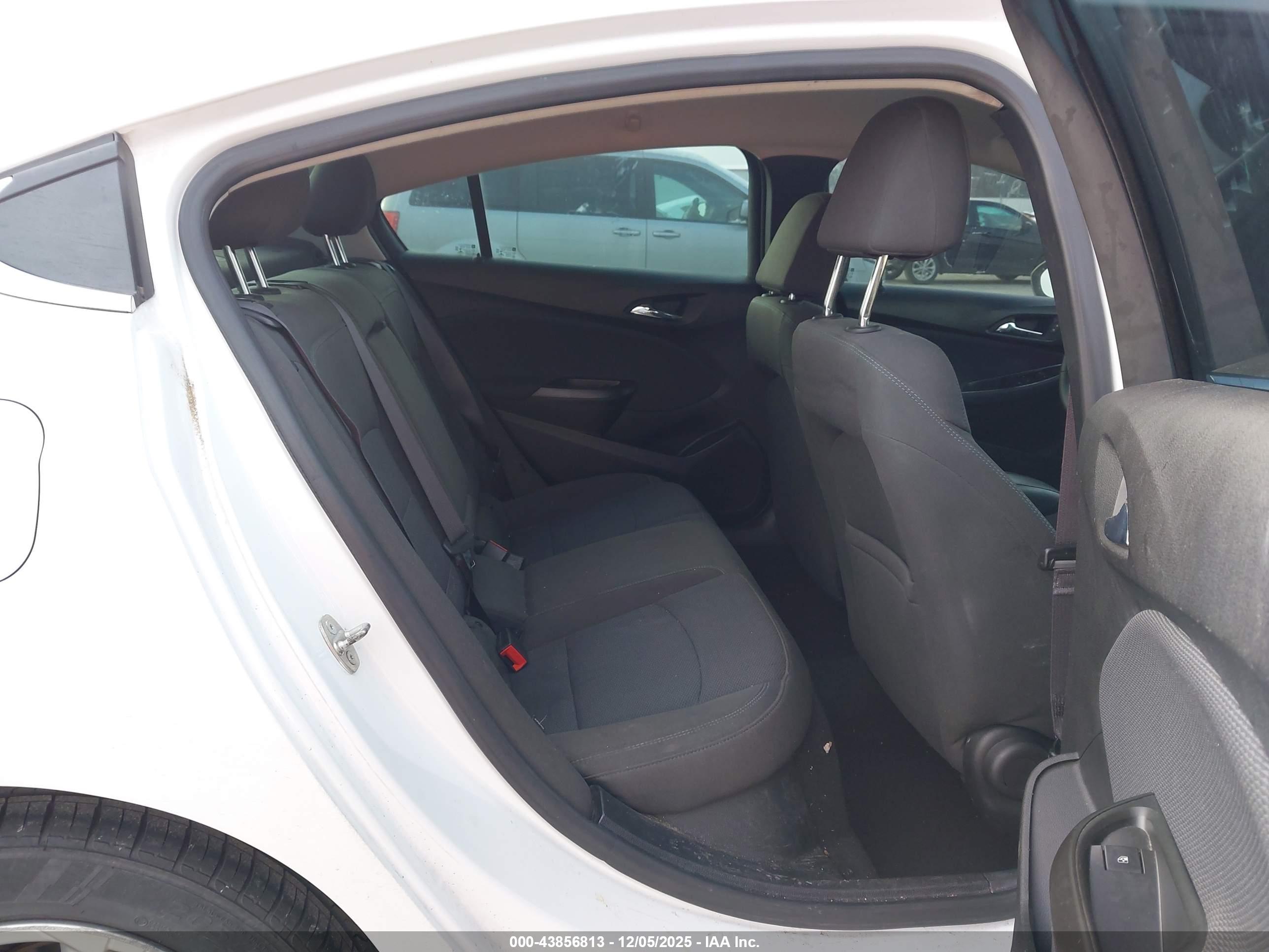 CHEVROLET CRUZE image 8