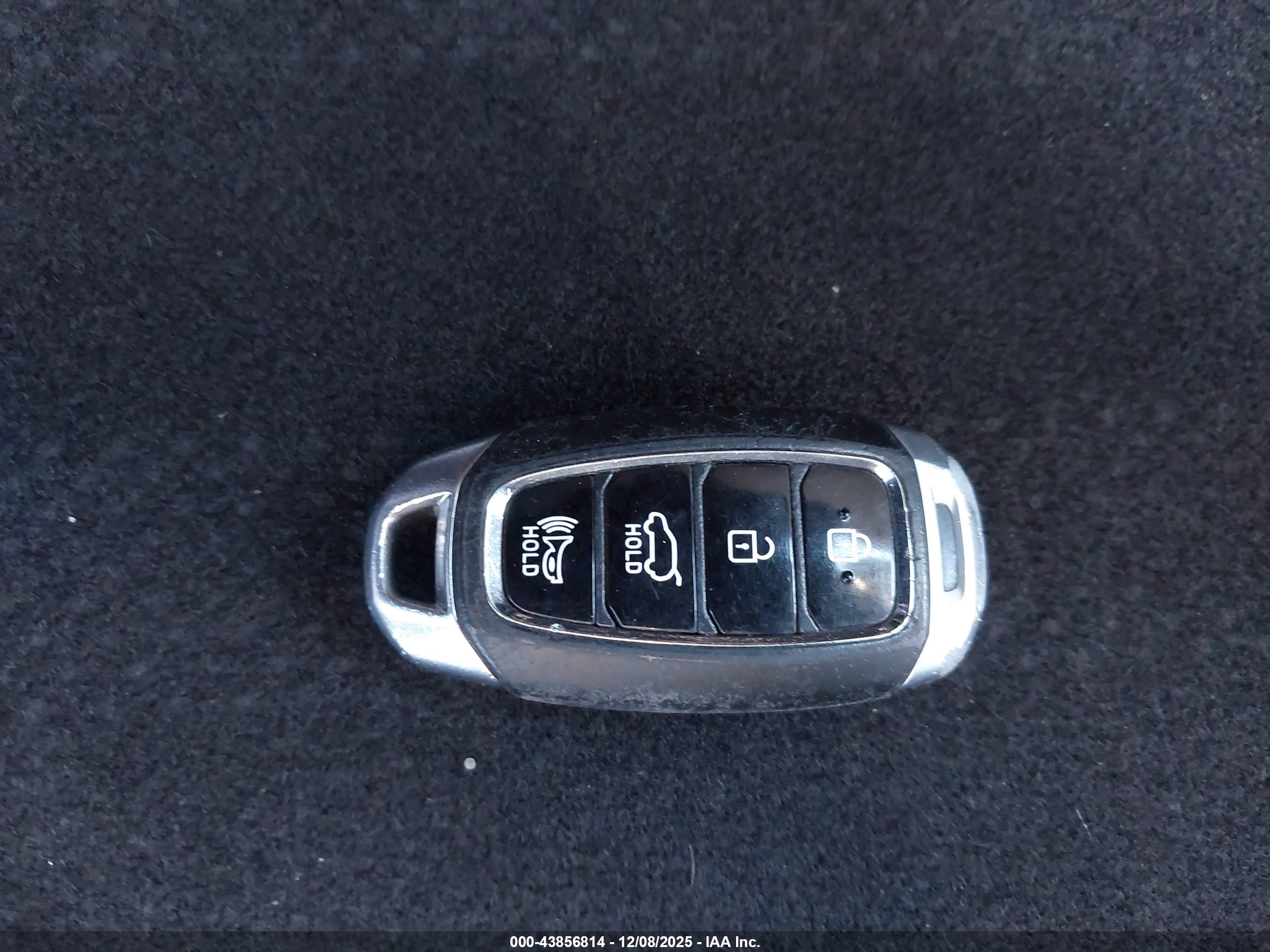HYUNDAI VELOSTER image 11