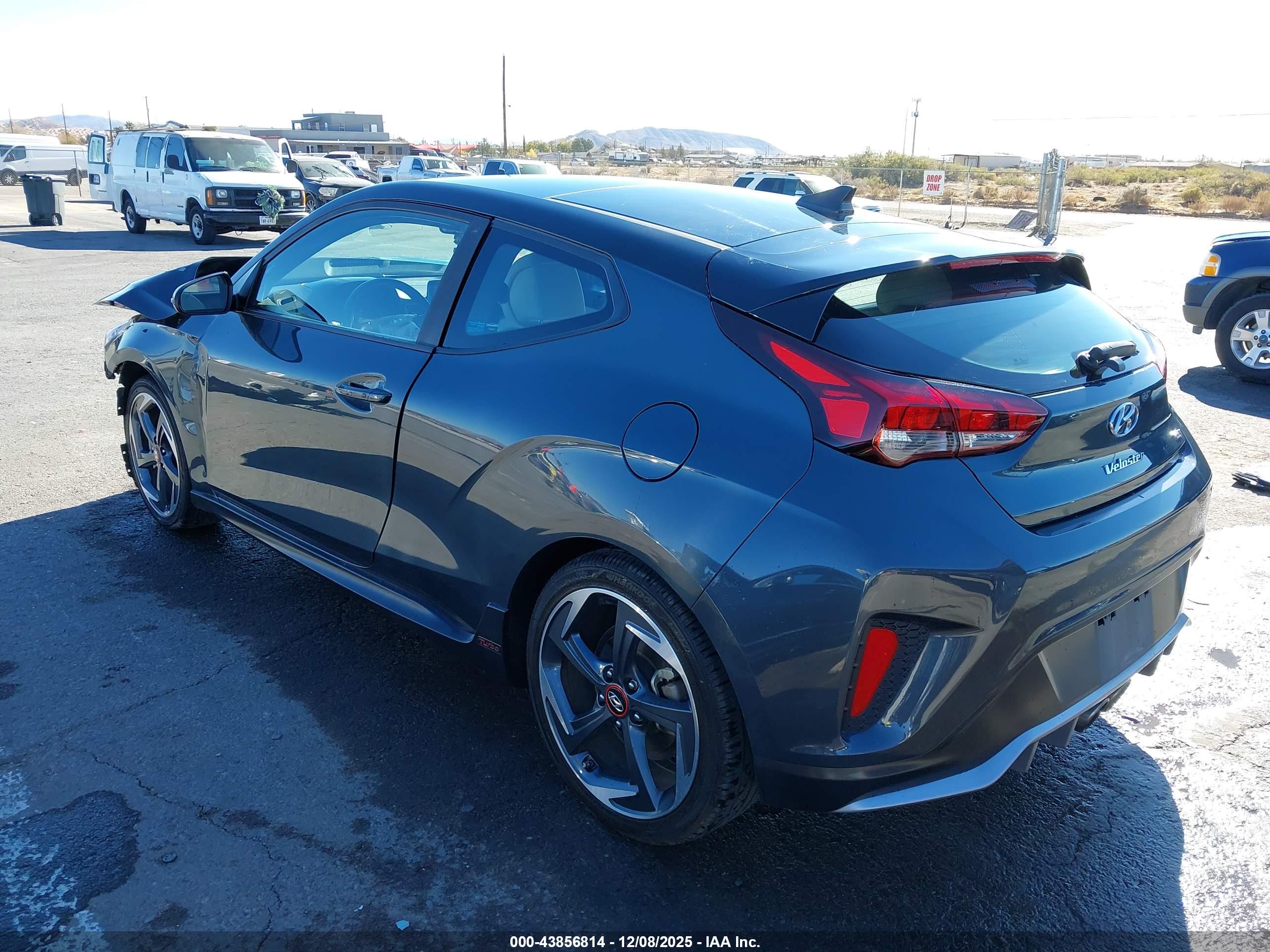 HYUNDAI VELOSTER image 3