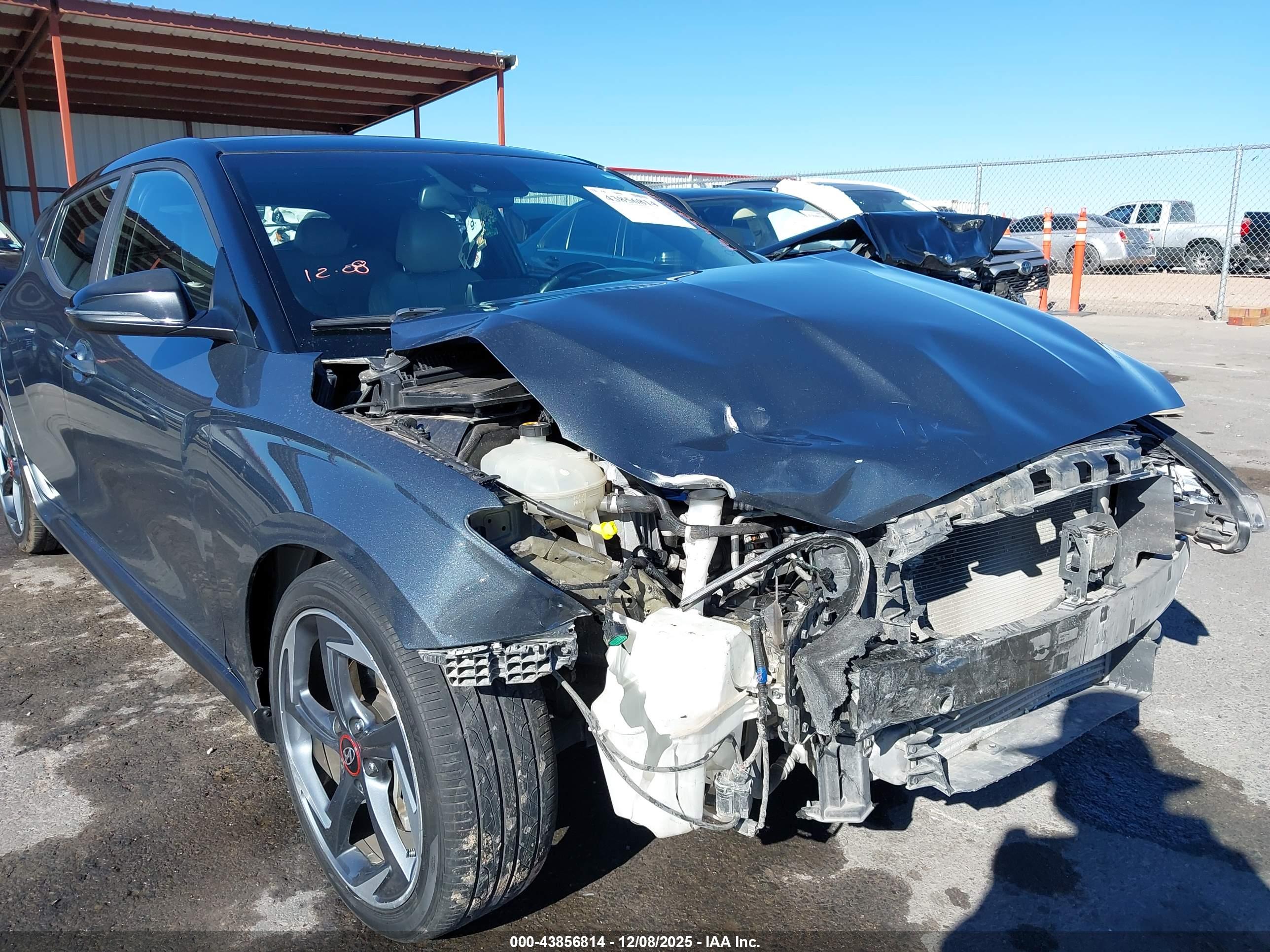 HYUNDAI VELOSTER image 6