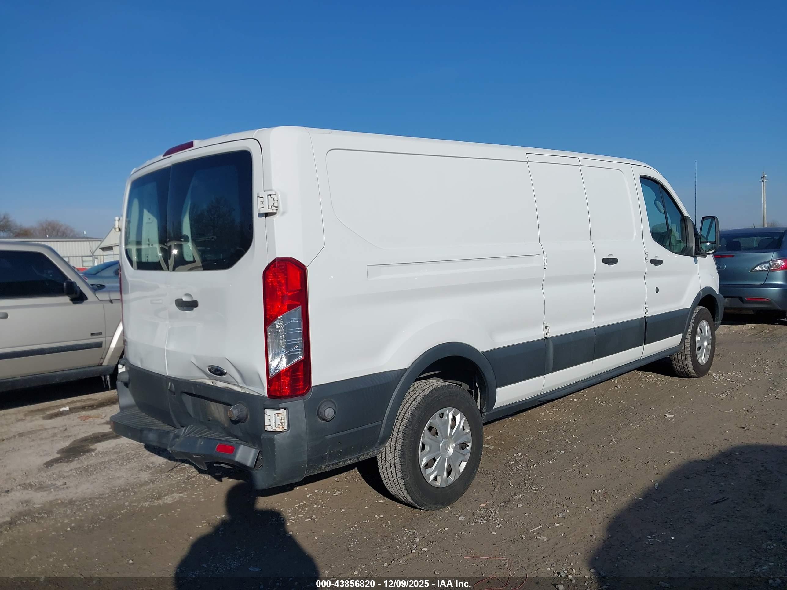 FORD TRANSIT-250 image 4