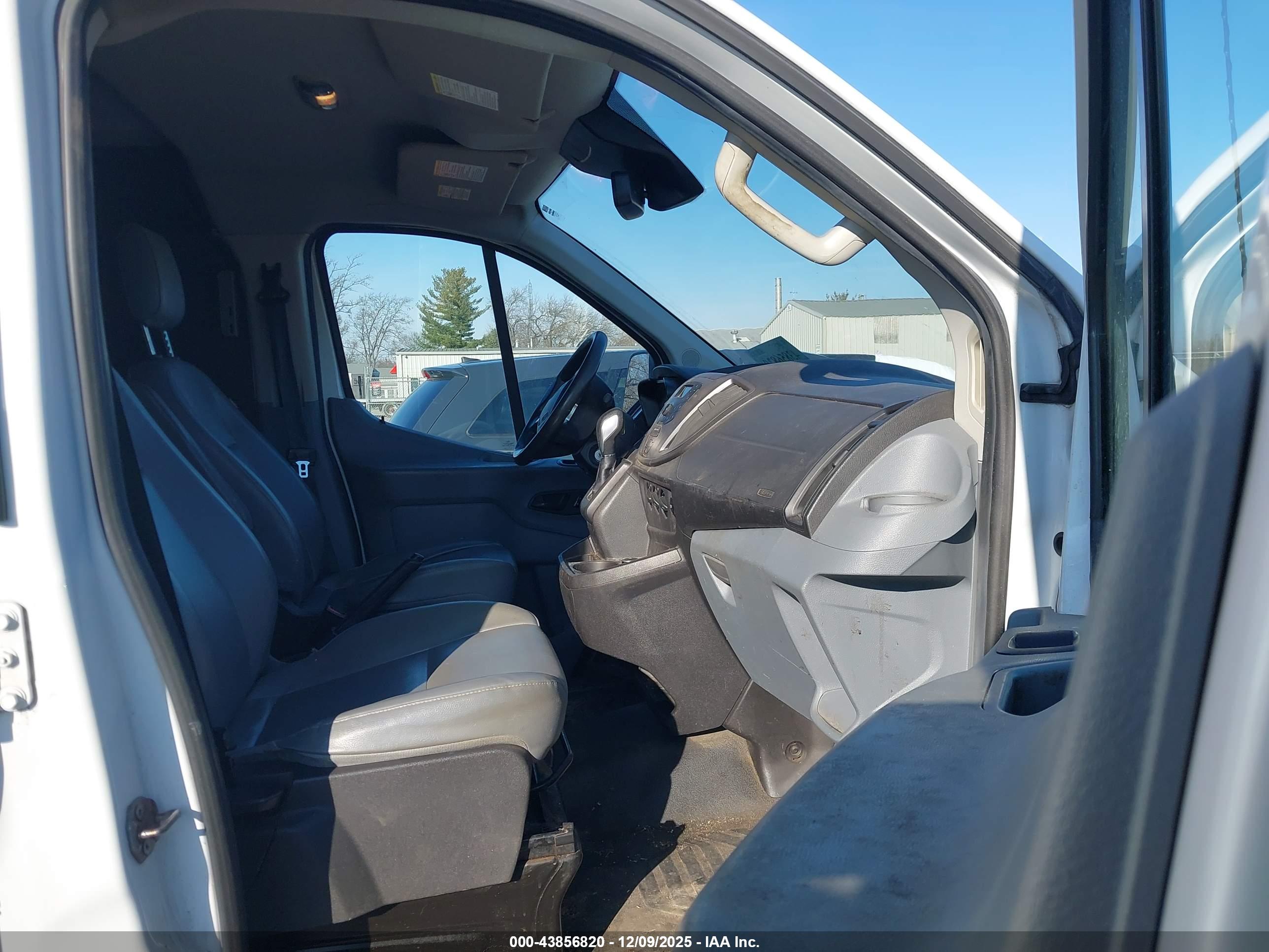 FORD TRANSIT-250 image 5