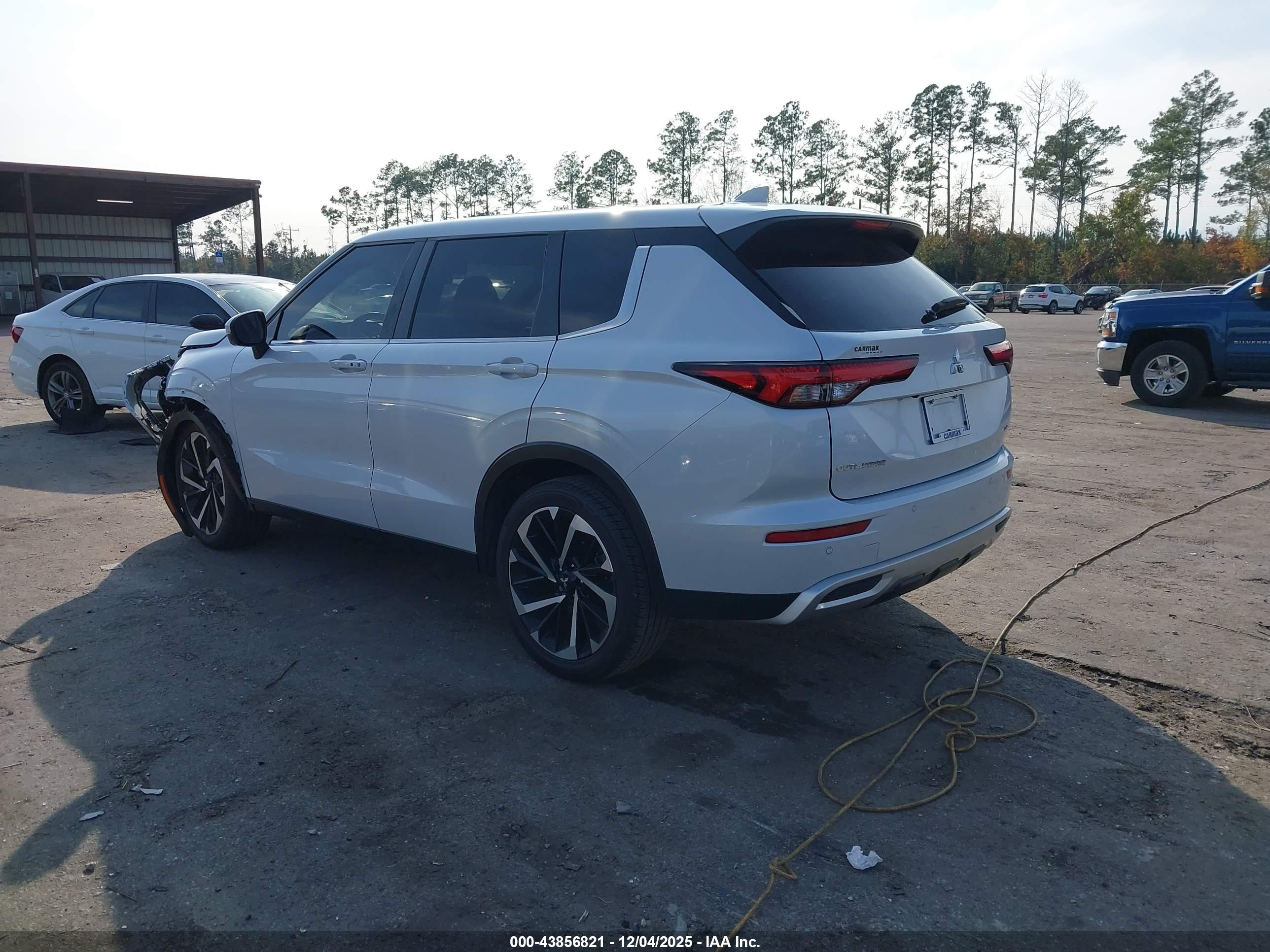 MITSUBISHI OUTLANDER image 3