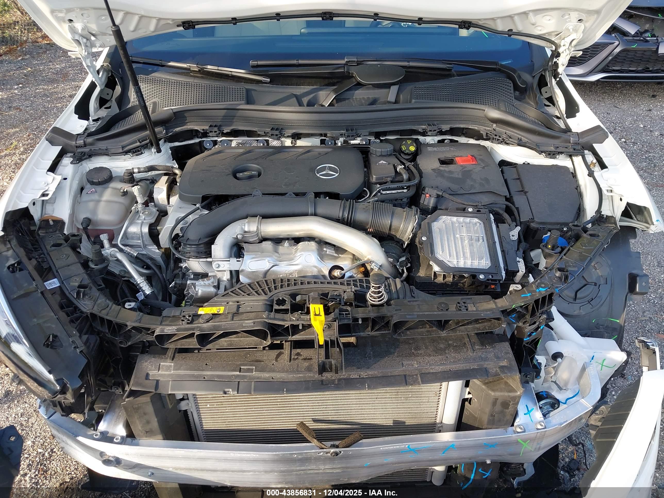 MERCEDES-BENZ GLA image 10
