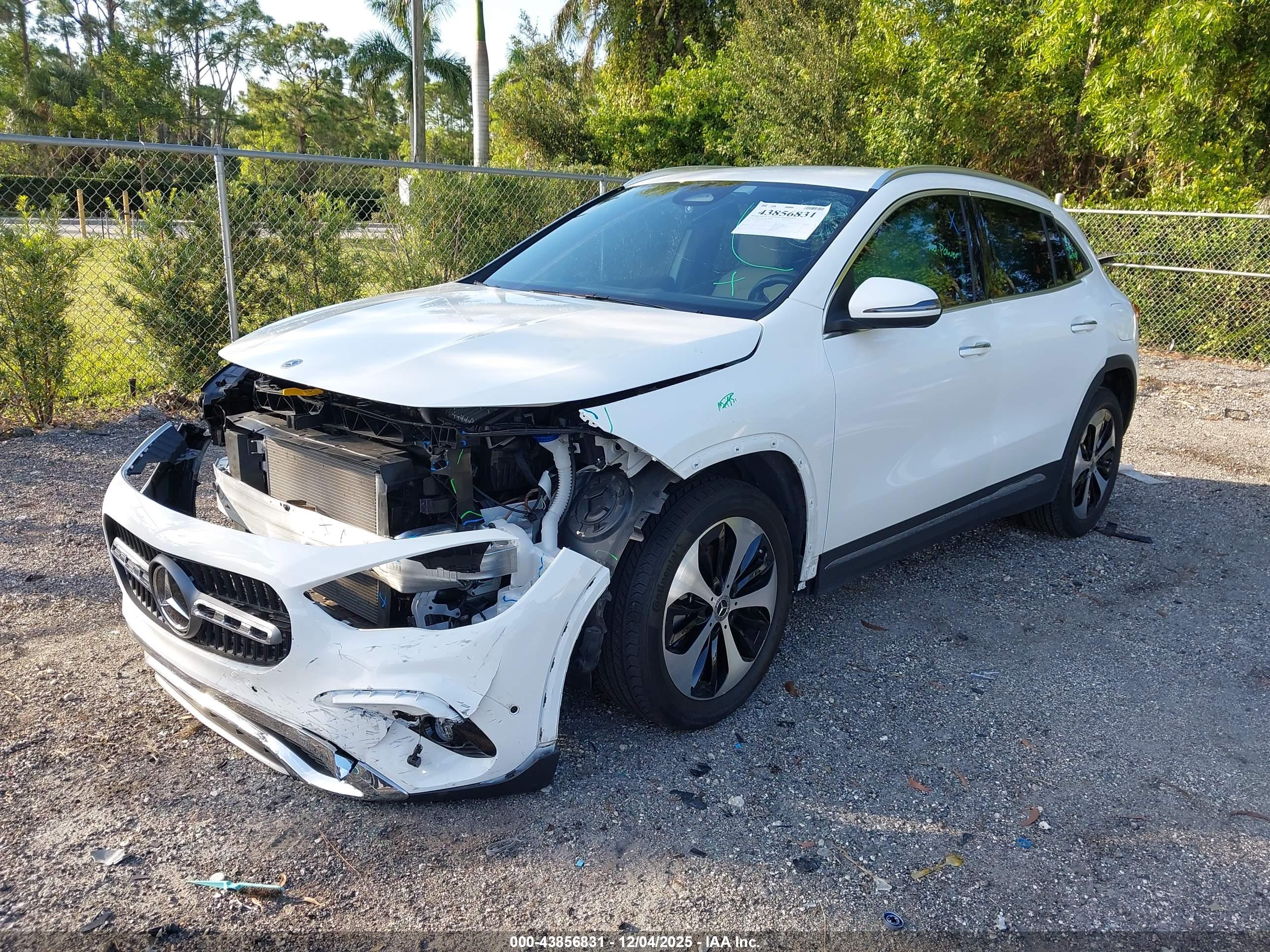 MERCEDES-BENZ GLA image 2