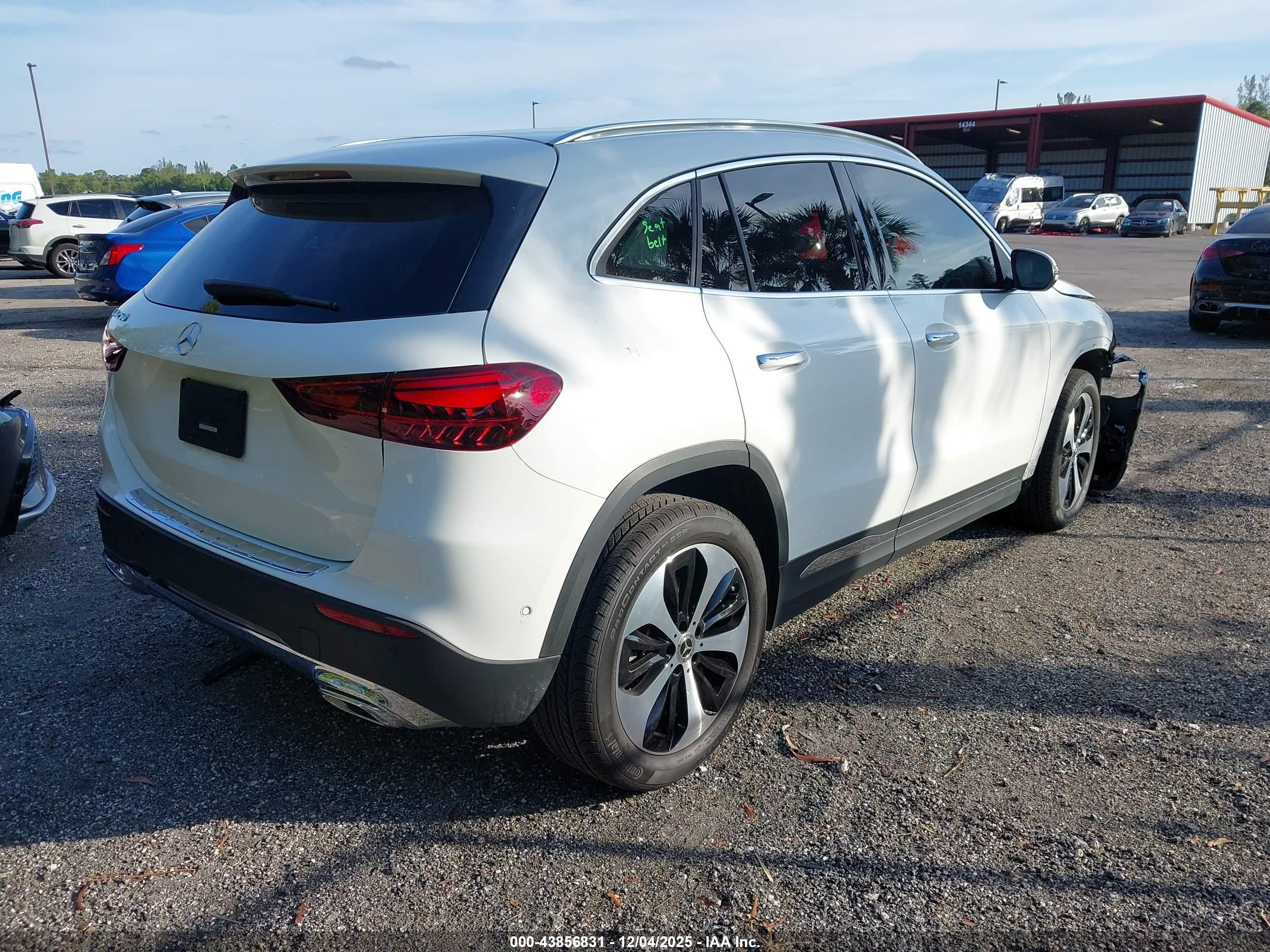 MERCEDES-BENZ GLA image 4