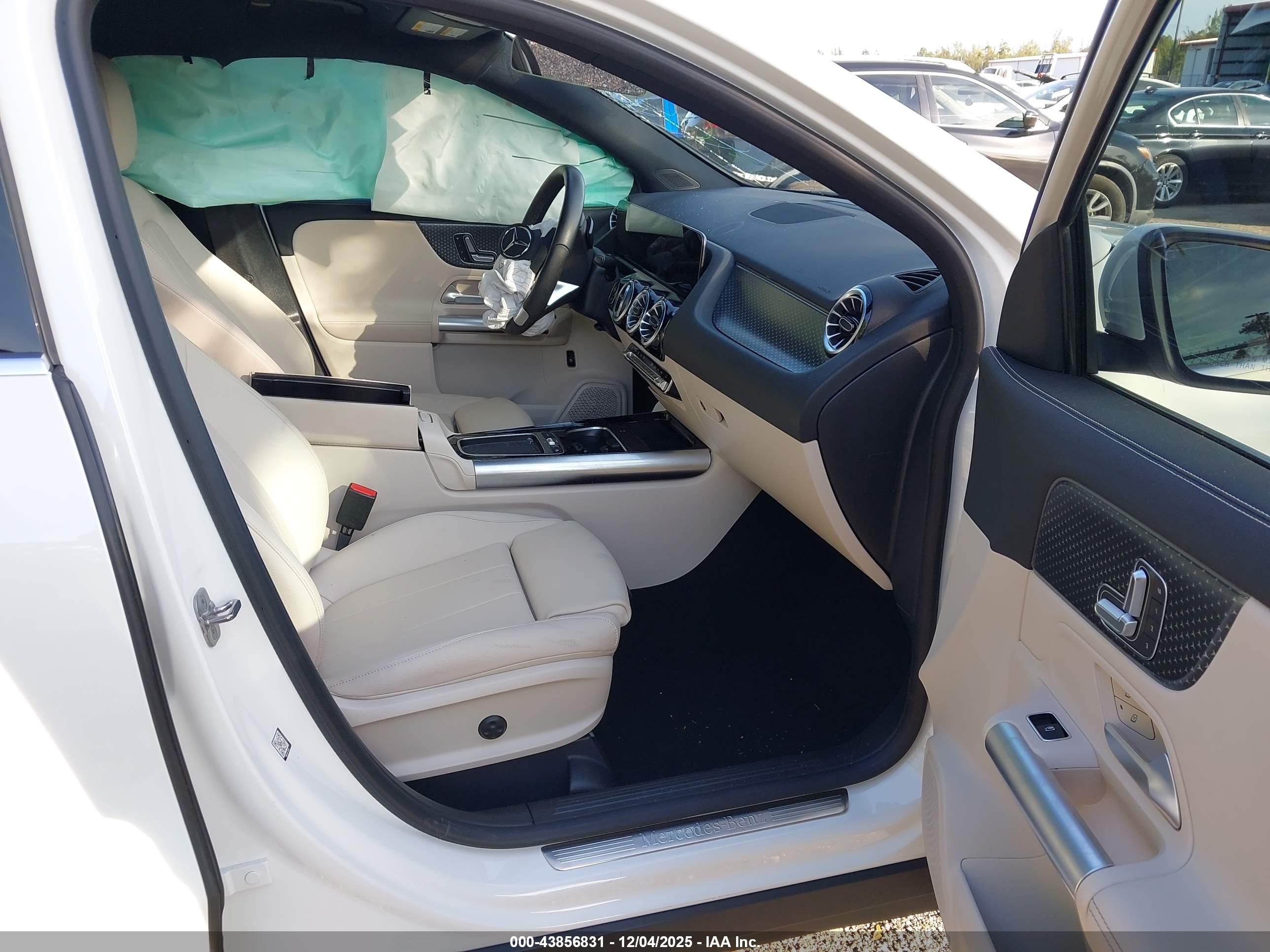 MERCEDES-BENZ GLA image 5