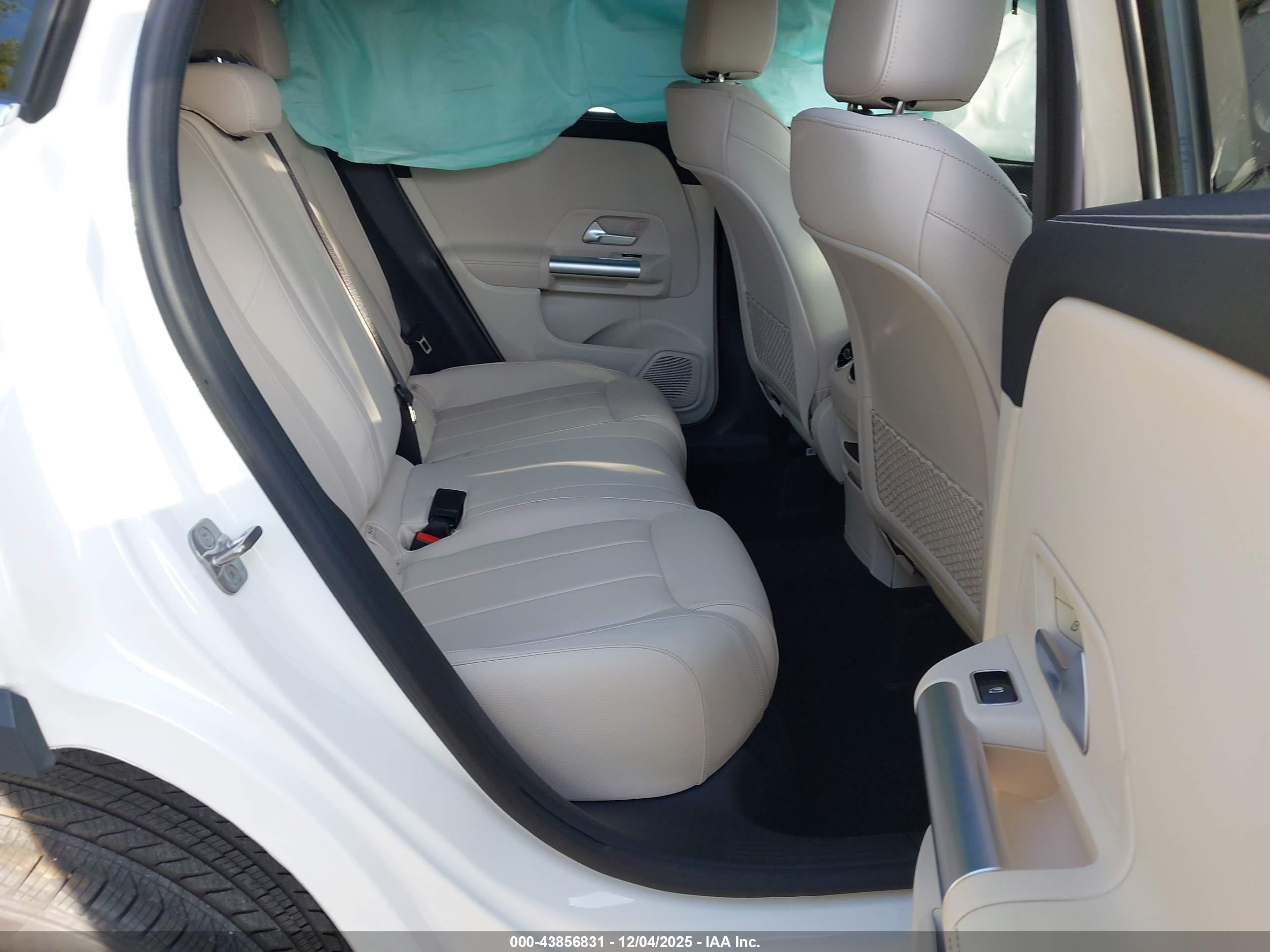 MERCEDES-BENZ GLA image 8