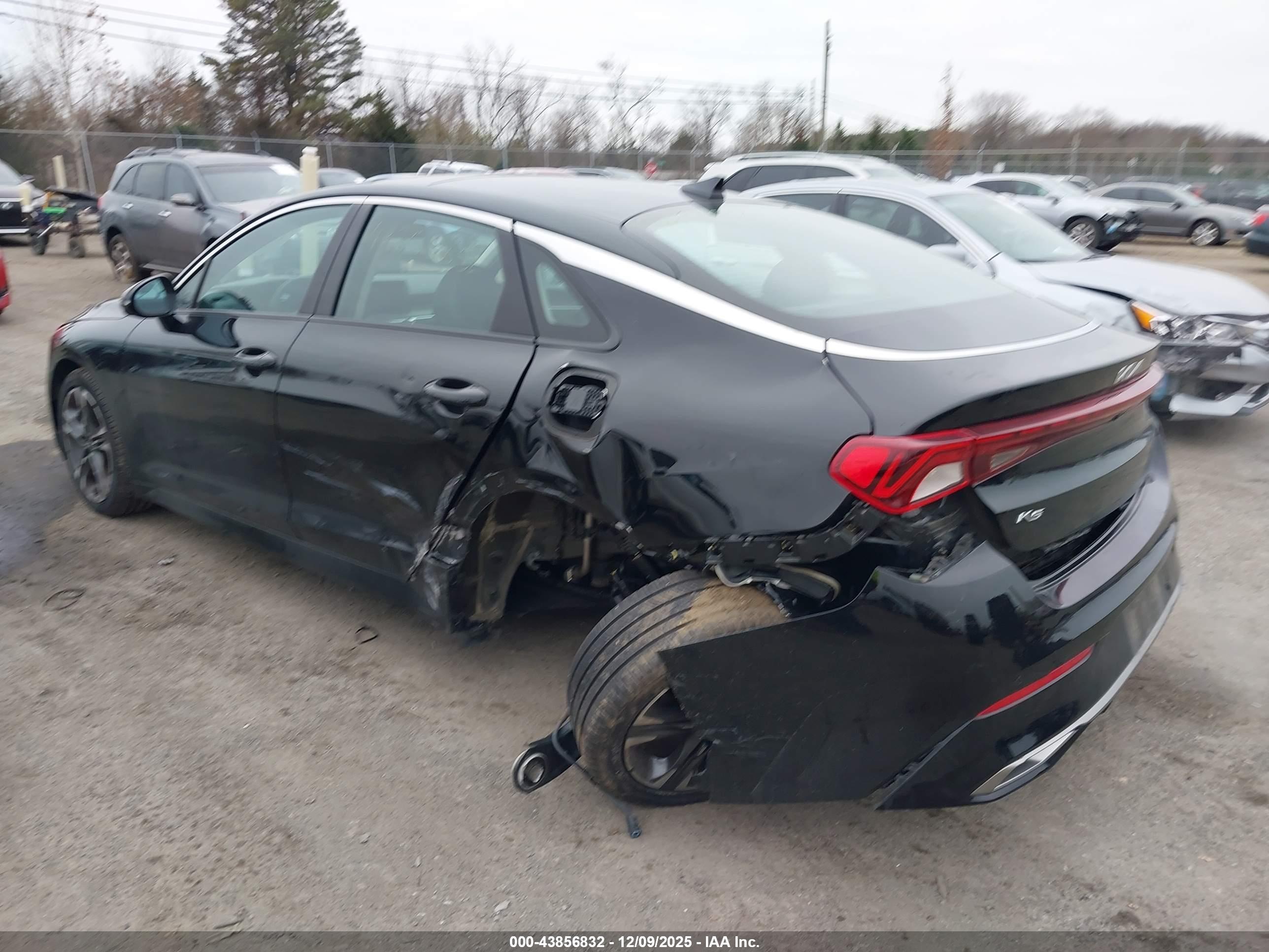 KIA K5 image 3