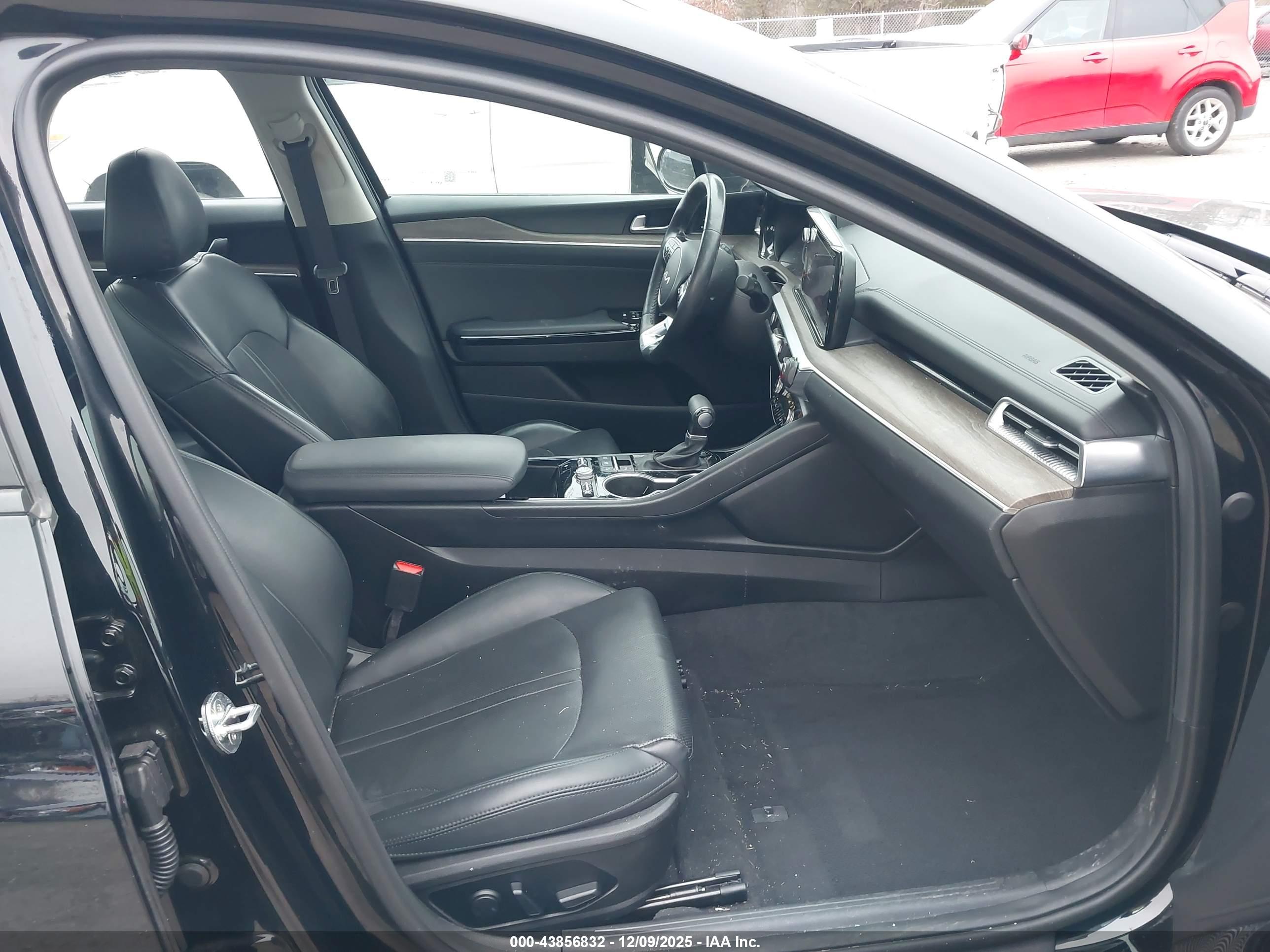 KIA K5 image 5